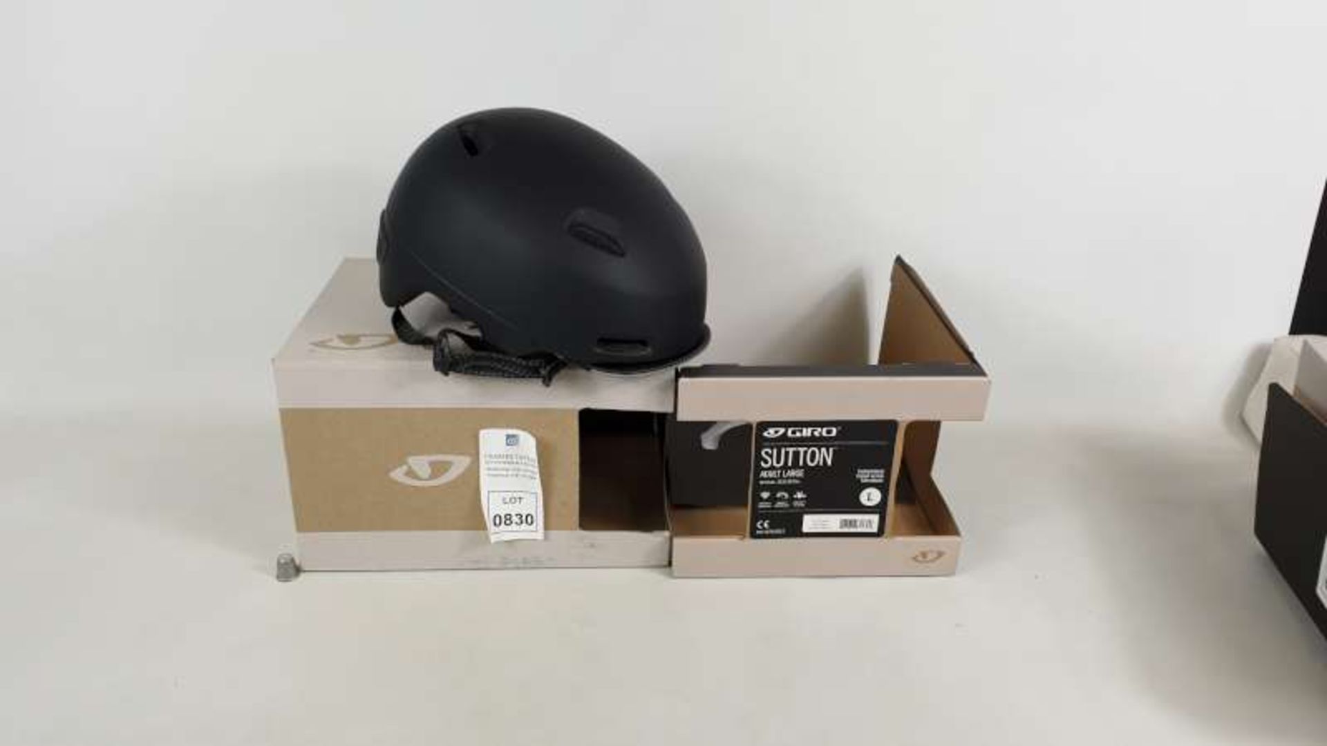 BRAND NEW BOXED GIRO SUTTON LARGE ADULT CYCLING HELMET