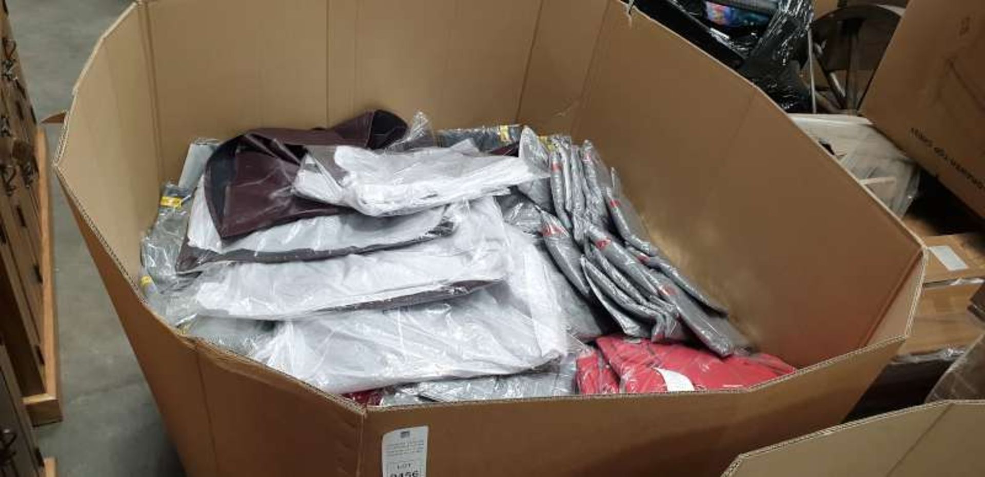 PALLET BOX CONTAINING A LARGE QTY OF CLOTHING IN VARIOUS STYLES / SIZES / COLOURS