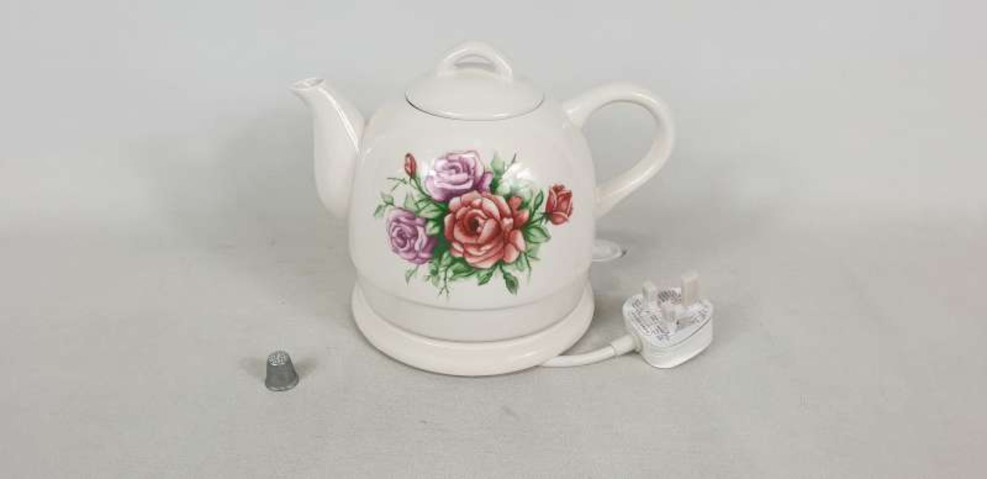20 X BRAND NEW BOXED CERAMIC KETTLES WITH FLORAL DETAIL IN 5 BOXES