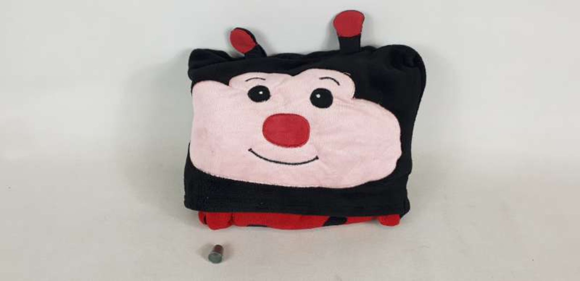 50 X LADYBIRD HOODED BLANKETS IN 5 BOXES