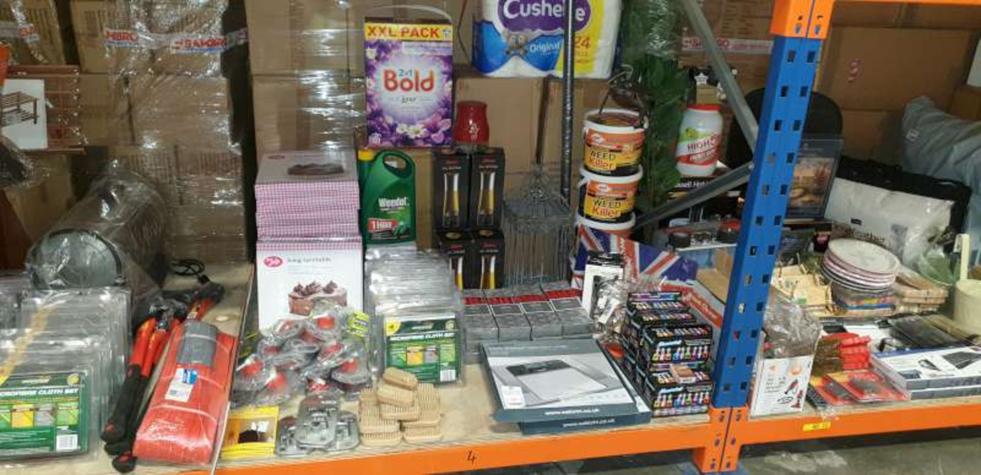 LOT CONTAINING PEG LIGHTS, CANDLES, OIL MISTER, MICROFIBRE CLOTH SETS, ICING TURNTABLE, WEED KILLER,