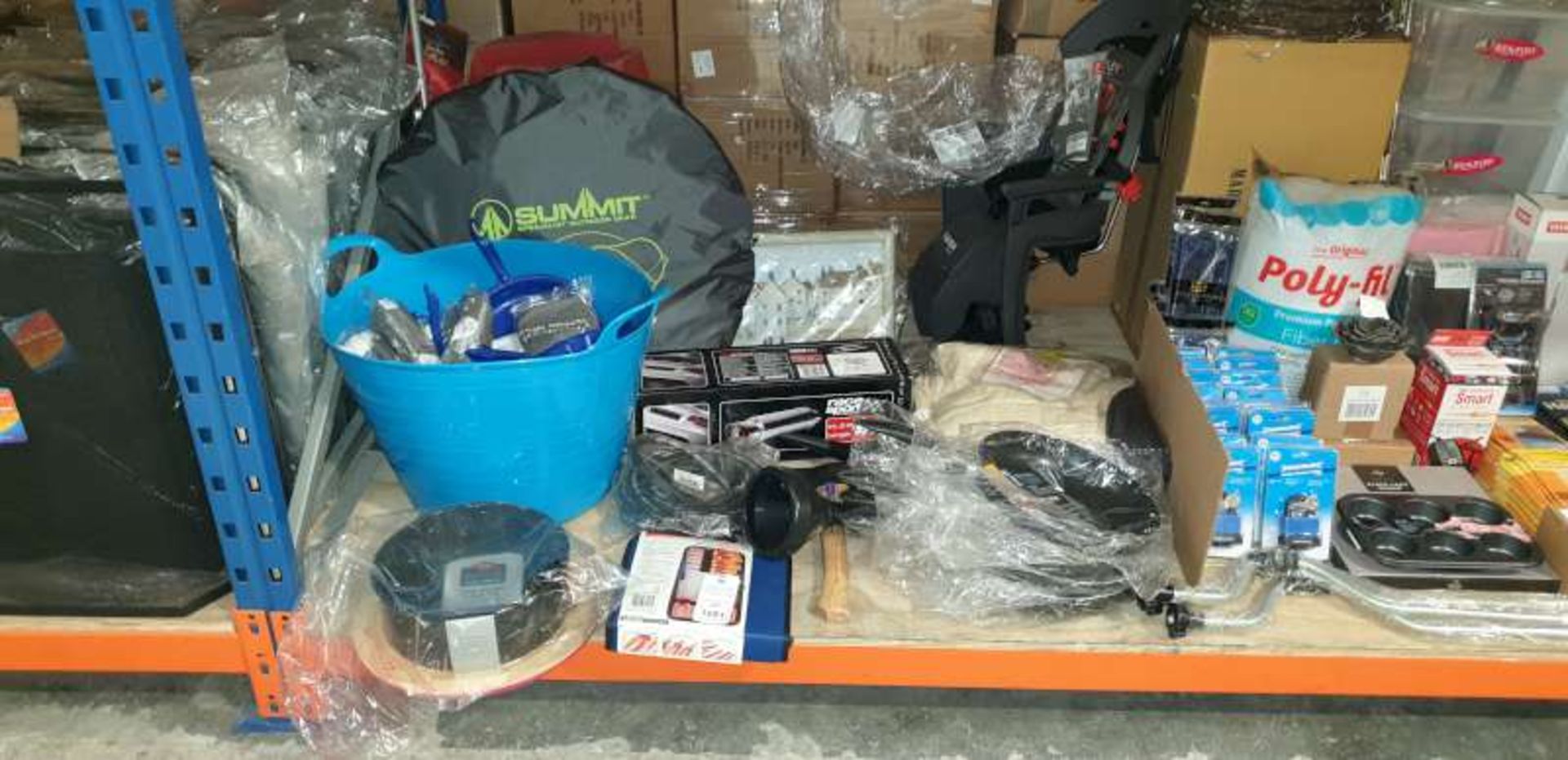 LOT CONTAINING DEEP ROUND CAKE TIN, HOMAX SEAT, NON STICK FRYING PANS, SUMMIT INSTANT TENT, DUST PAN