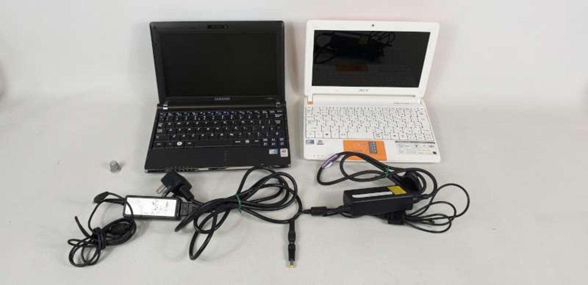 ACER AND SAMSUNG NETBOOKS WITH CHARGERS