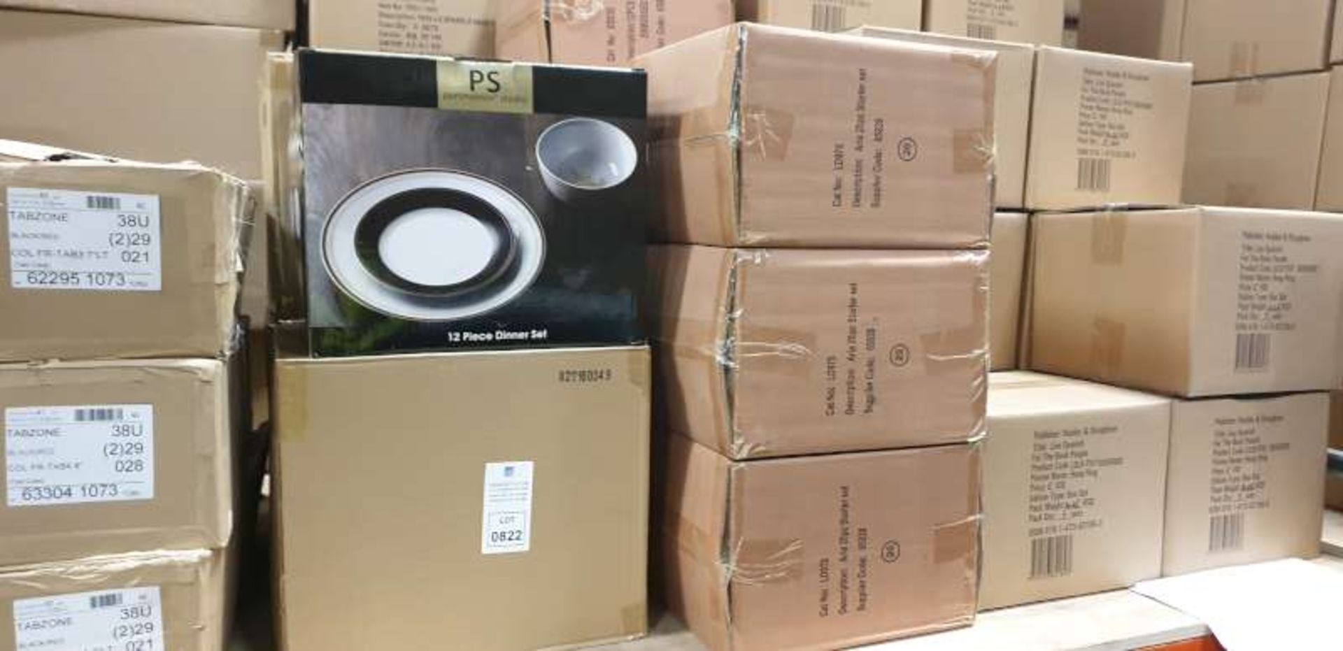 LOT CONTAINING 4 X PORTMEIRION 12 PIECE DINNER SETS, 9 X ARIA 20 PIECE STARTER SETS AND 1 X 12 PIECE