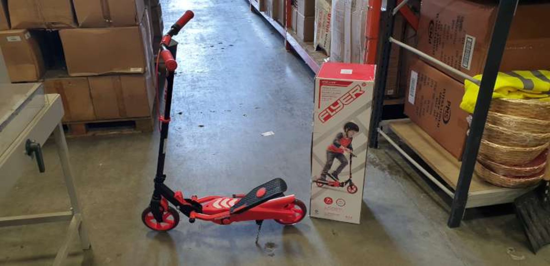 2 X BRAND NEW BOXED YVOLVE SPORTS FLYER SCOOTERS ( PLEASE NOTE ONE SCOOTER IS SAMPLE )