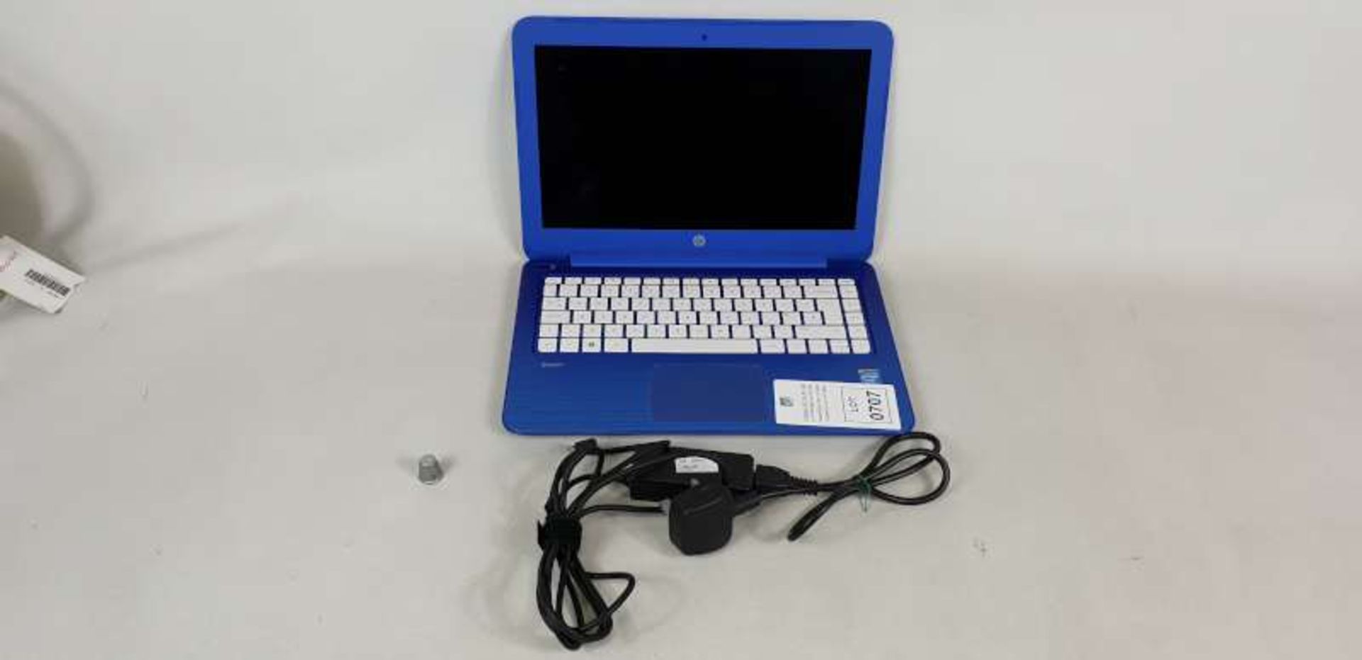 HP STREAM LAPTOP WITH CHARGER