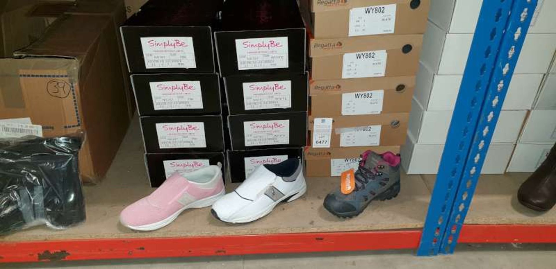 LOT CONTAINING 5 X PAIRS OF REGATTA FOOTWEAR SIZE 3 AND 12 X PAIRS OF SIMPLY BE FOOTWEAR SIZE 9