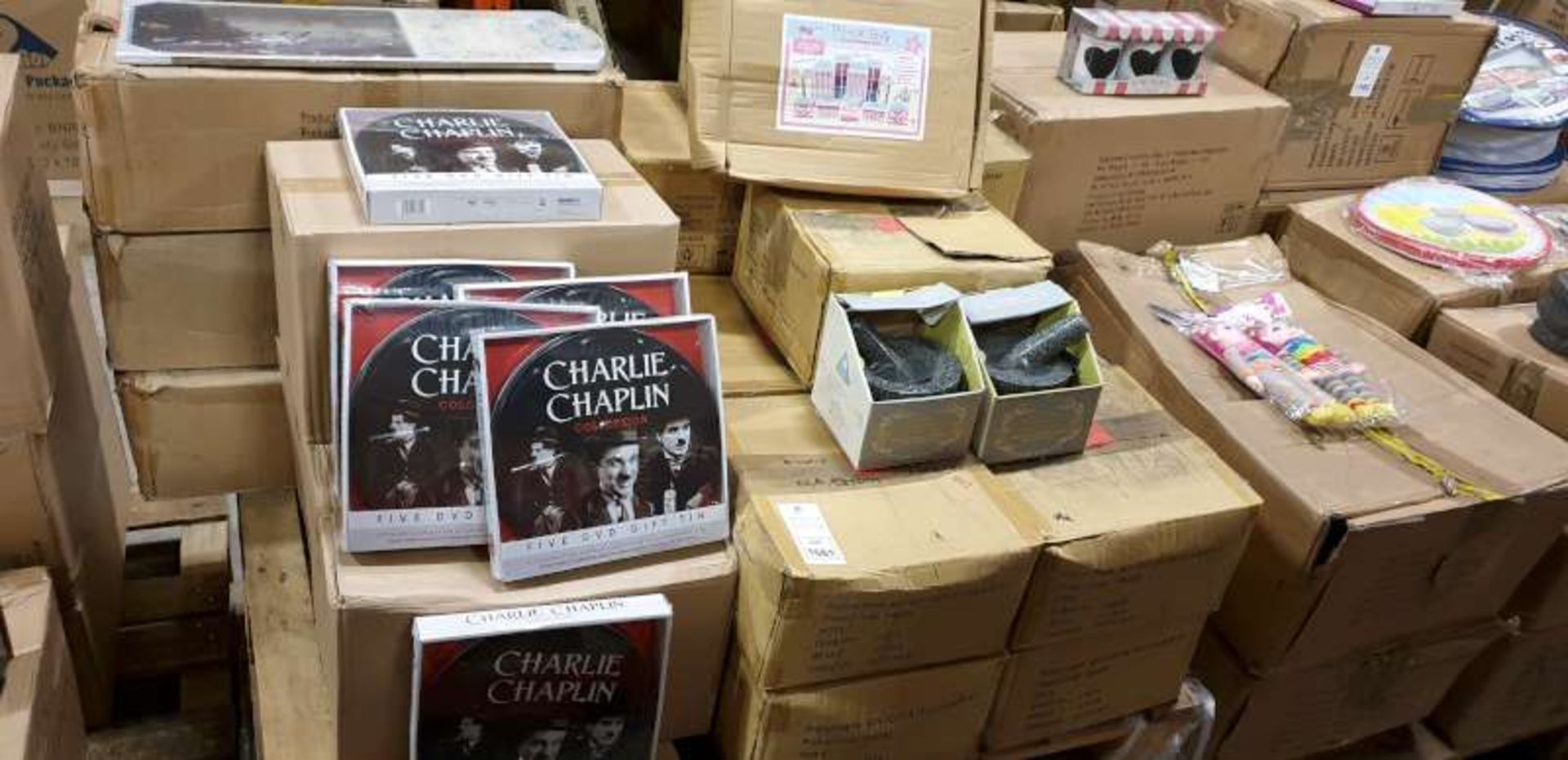 MIXED LOT CONTAINING CHARLIE CHAPLIN FIVE DVD GIFT TIN, REAL GRANITE PESTAL AND MORTAR, MRS BEETON