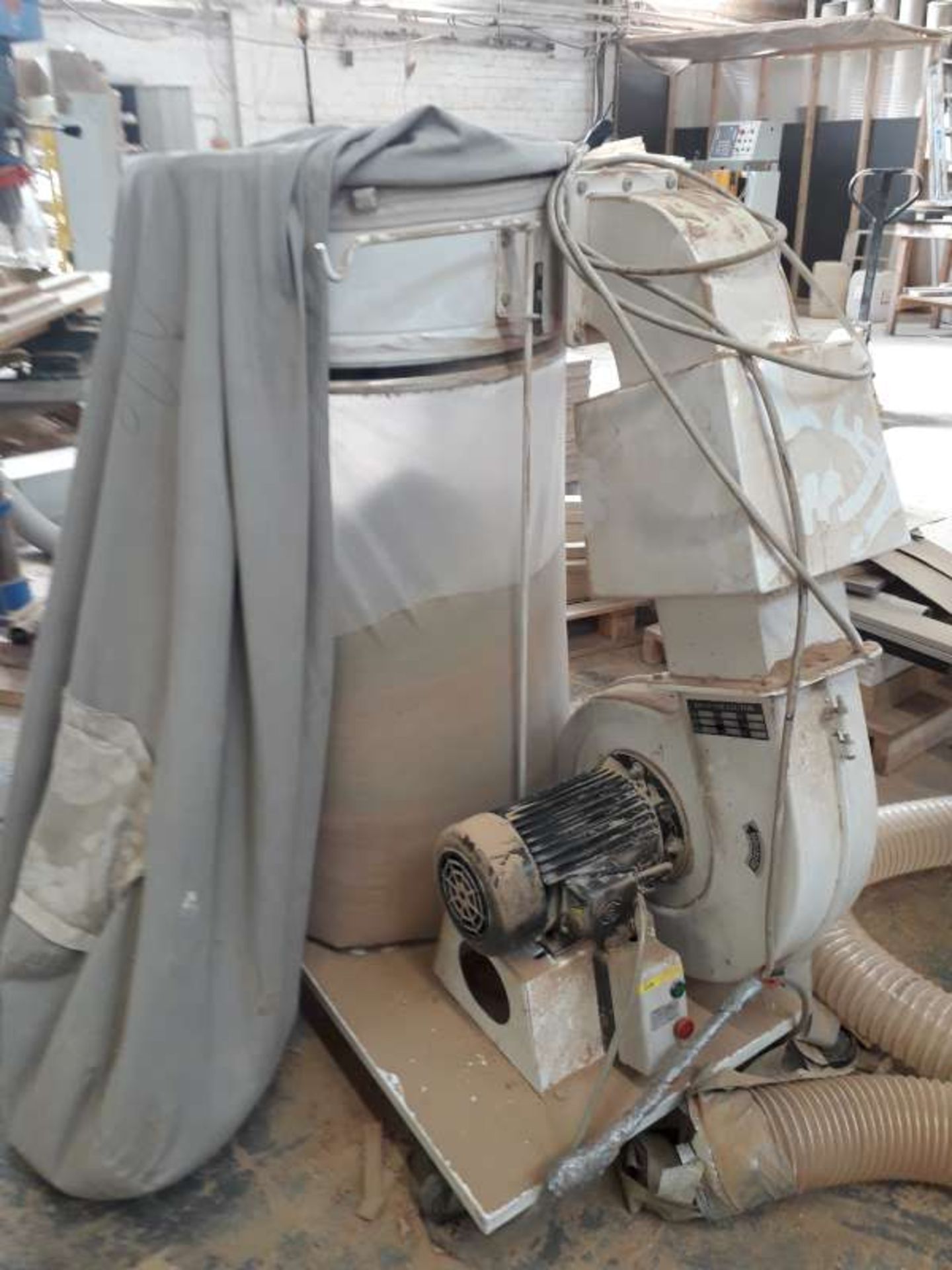 ALLIED MACHINERY SINGLE BAG DUST EXTRACTOR-415V Y.O.M 2002.