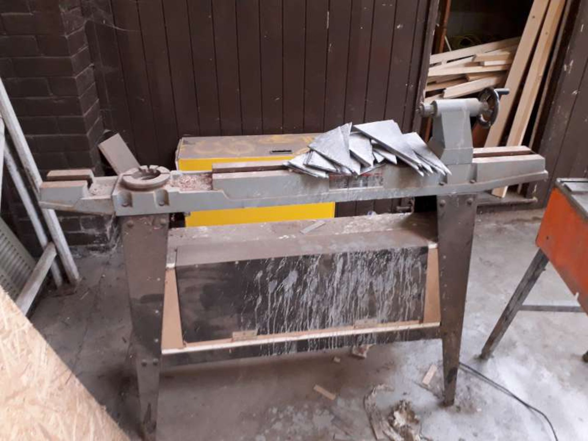 1 X UNBRANDED TILE SAW WITH STAND, COMPLETE ITH SET OF CENTRES. - Image 2 of 2