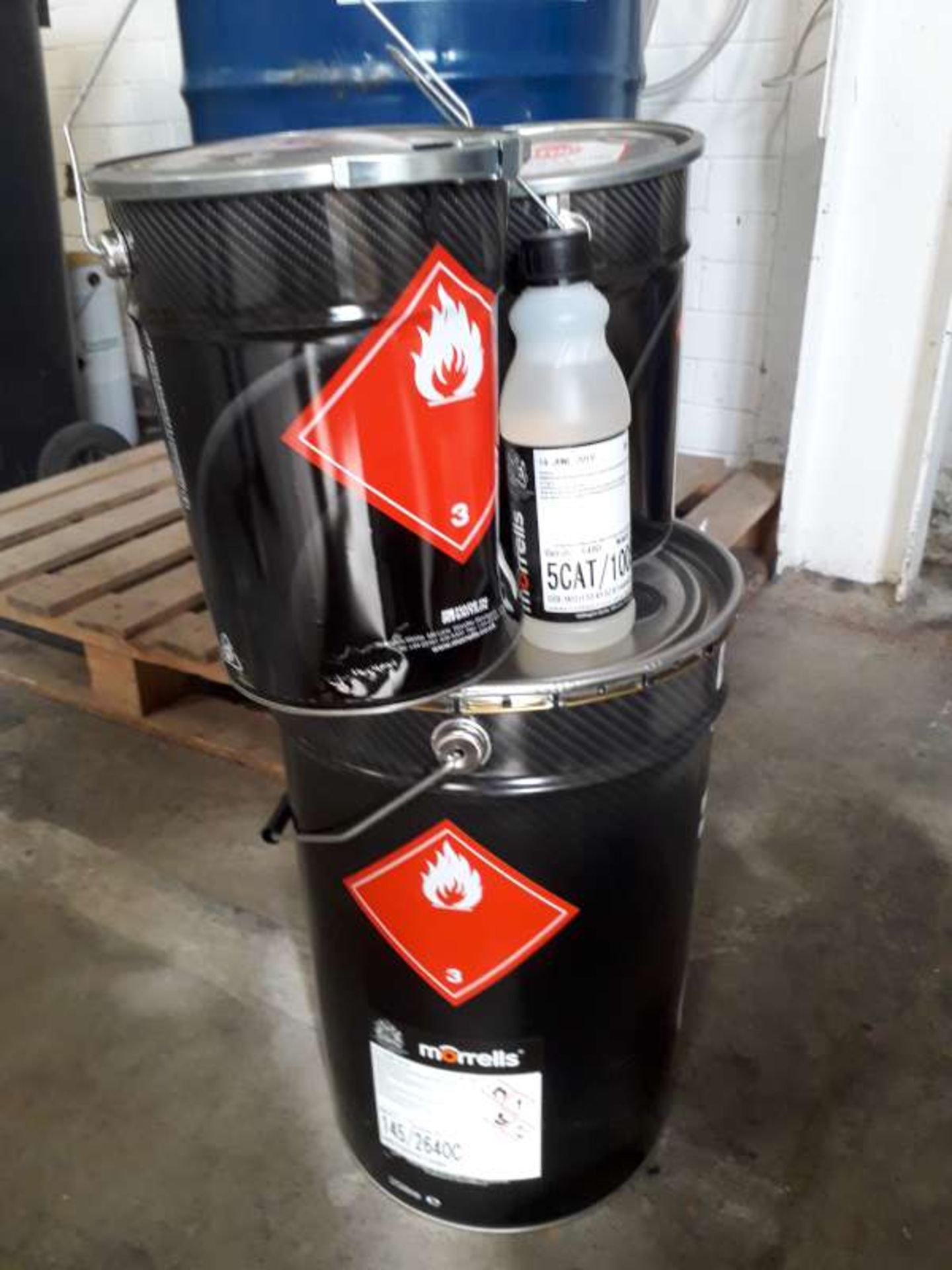 1 X 45 GALLON DRUM OF SOLVENT, 16 ITEMS OF VARIOUS COATINGS AND THINNERS.