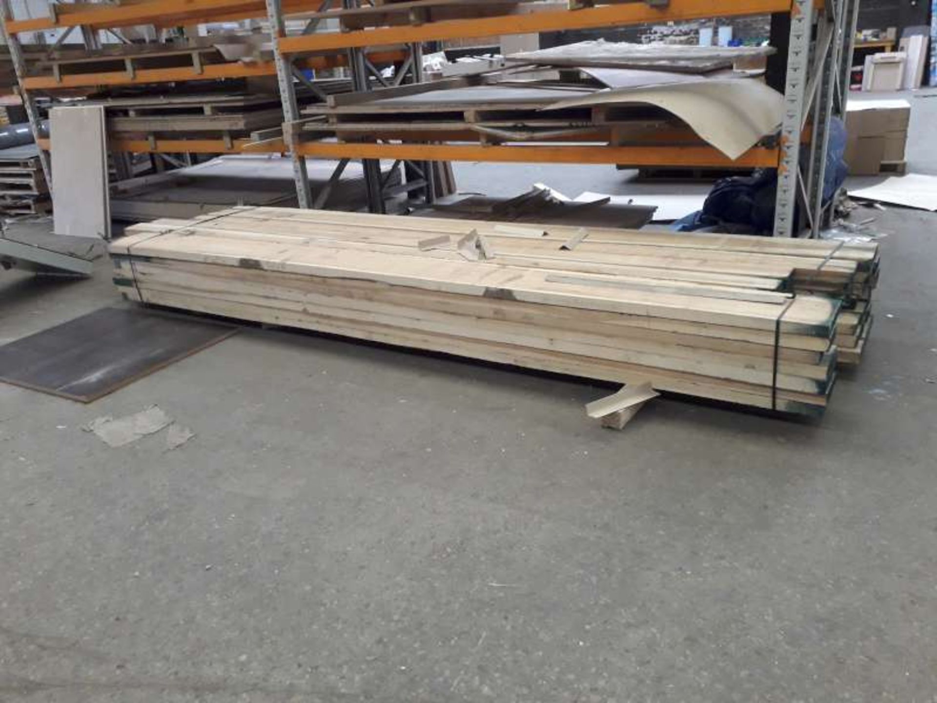 APPROX 8 PLTS OF VARIOUS SIZED WOODEN BEAMS AND HARDBOARDS. - Image 4 of 4