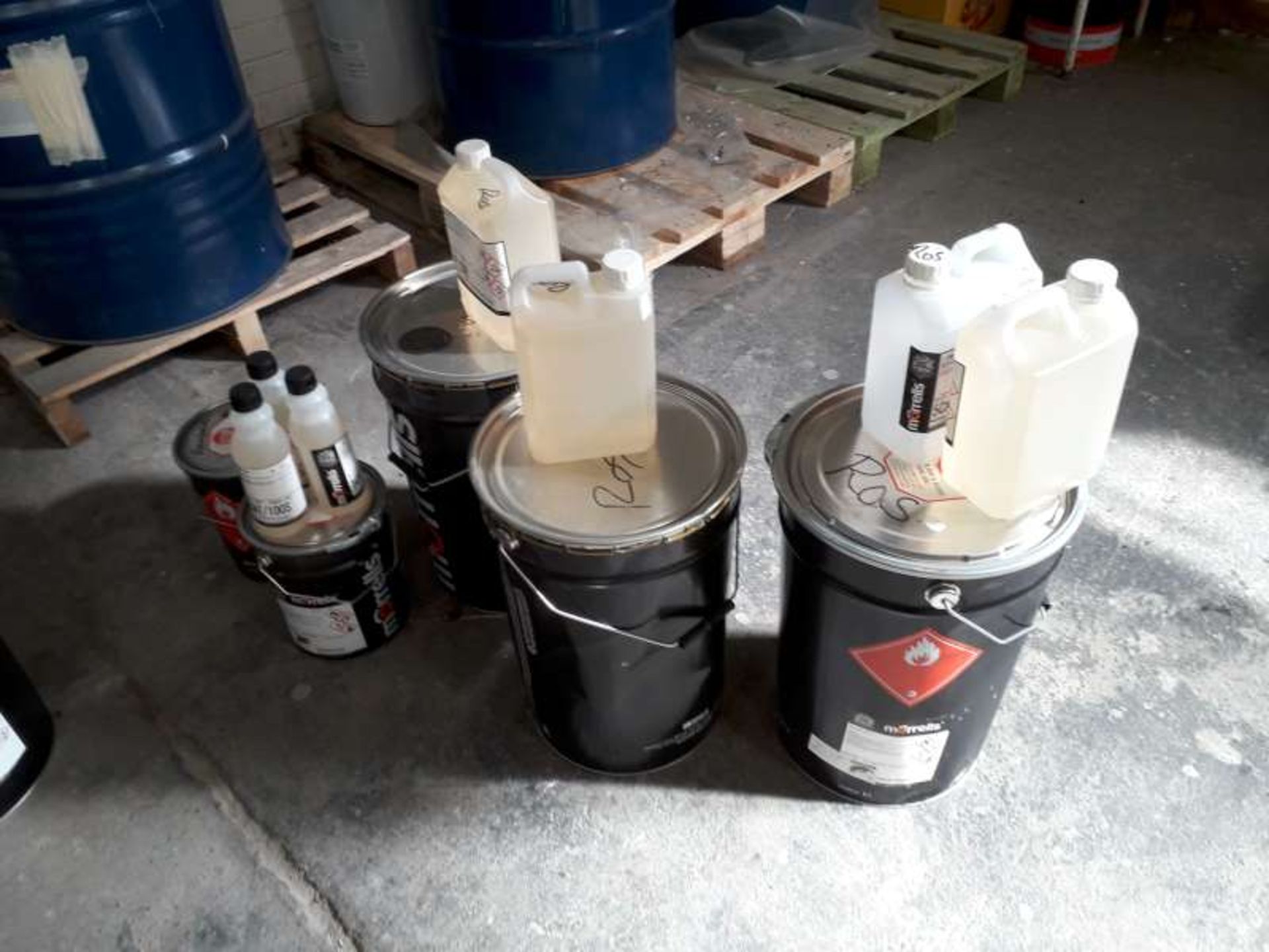 1 X 45 GALLON DRUM OF SOLVENT, 16 ITEMS OF VARIOUS COATINGS AND THINNERS. - Image 2 of 3