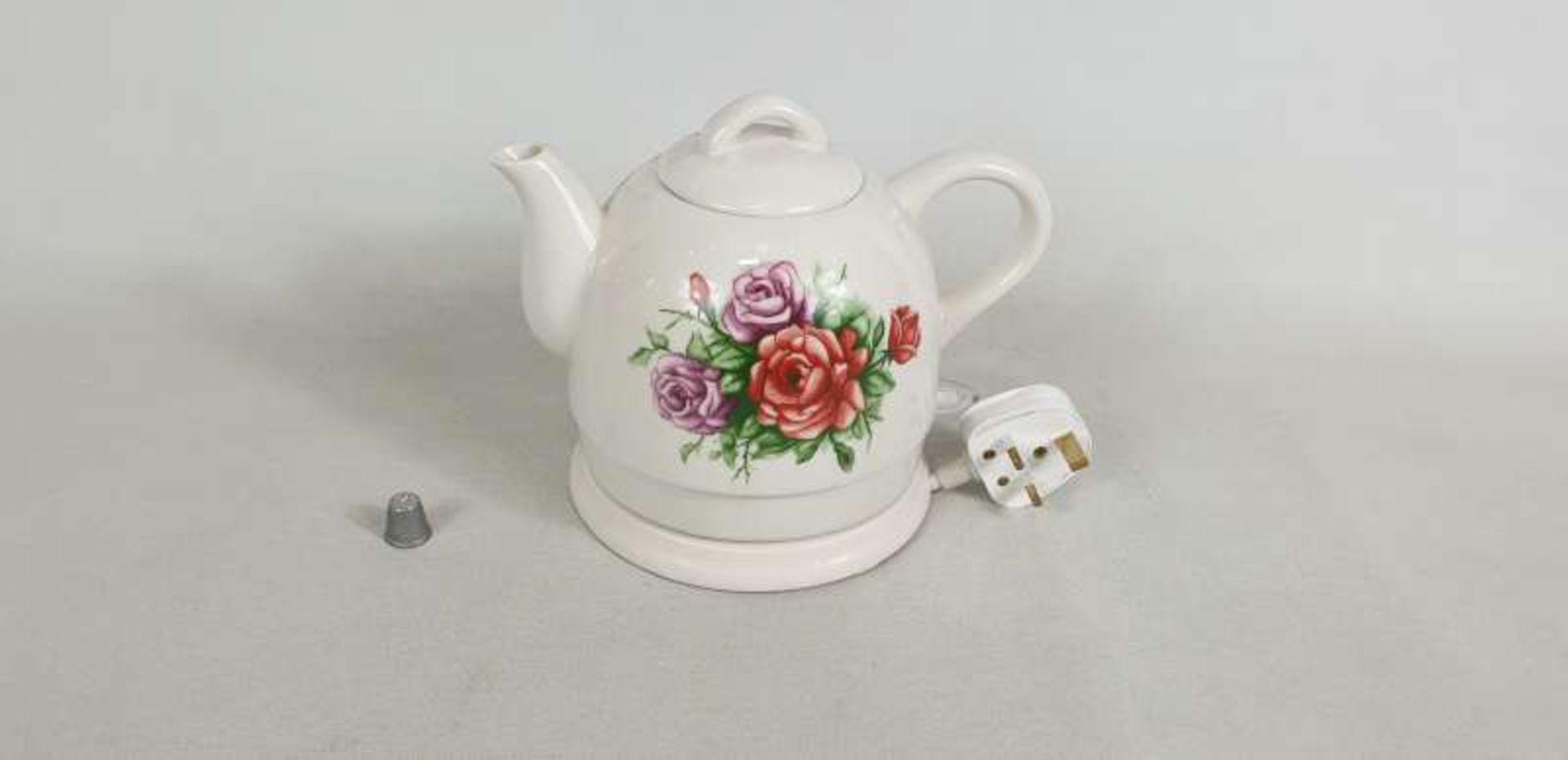 16 X CERAMIC KETTLES WITH FLORAL DETAIL IN 4 BOXES