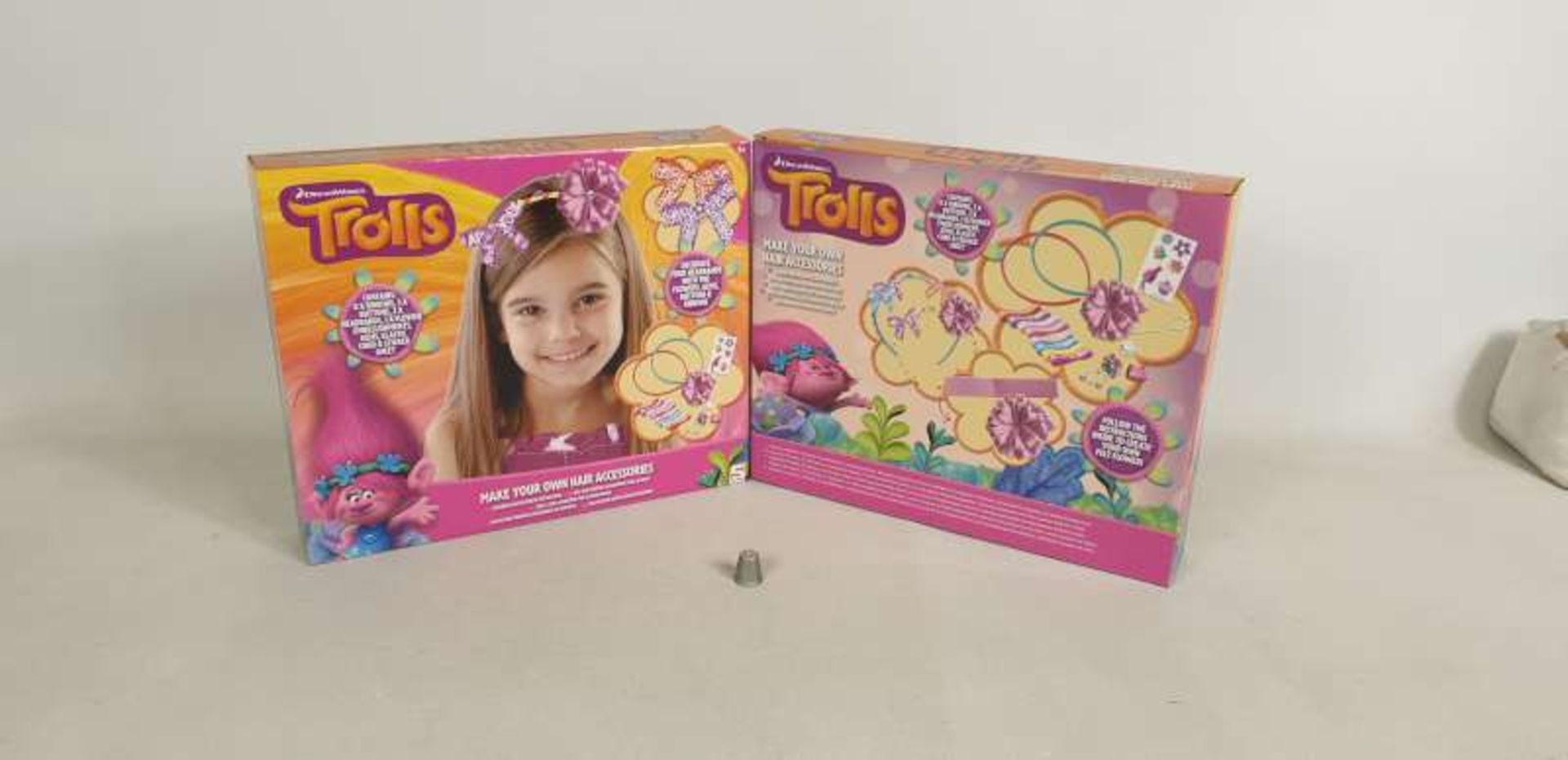 40 X BRAND NEW BOXED DREAMWORKS TROLLS MAKE YOUR OWN HAIR ACCESSORIES IN 5 BOXES