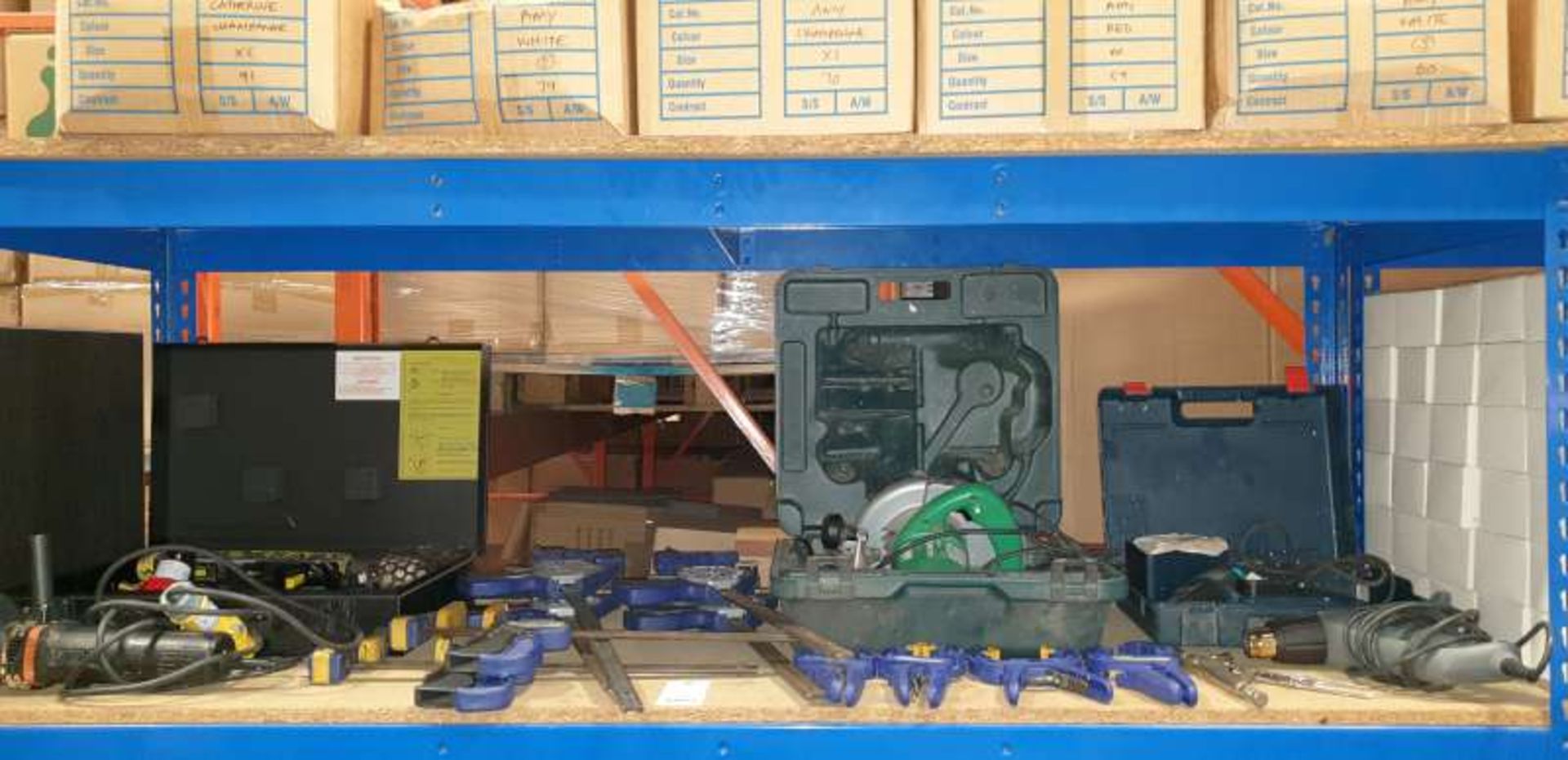 LOT CONTAINING CIRCULAR SAW, IRWIN QUICK CLAMPS, GRINDER, SHRINK FAST / TITAN / BOSCH HEAT GUNS