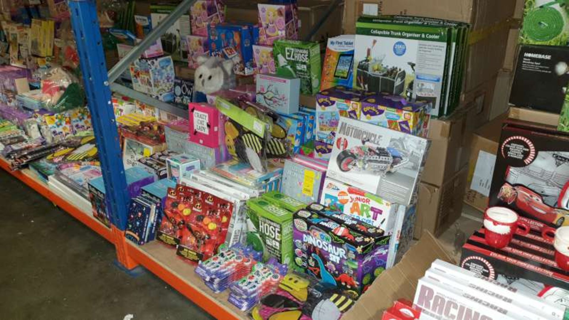 MIXED LOT CONTAINING PEPPA PIG MUGS, STRING LIGHTS, INCREDIBLES 2 DISC SHOOTERS, GLOW DINOSAUR SETS,