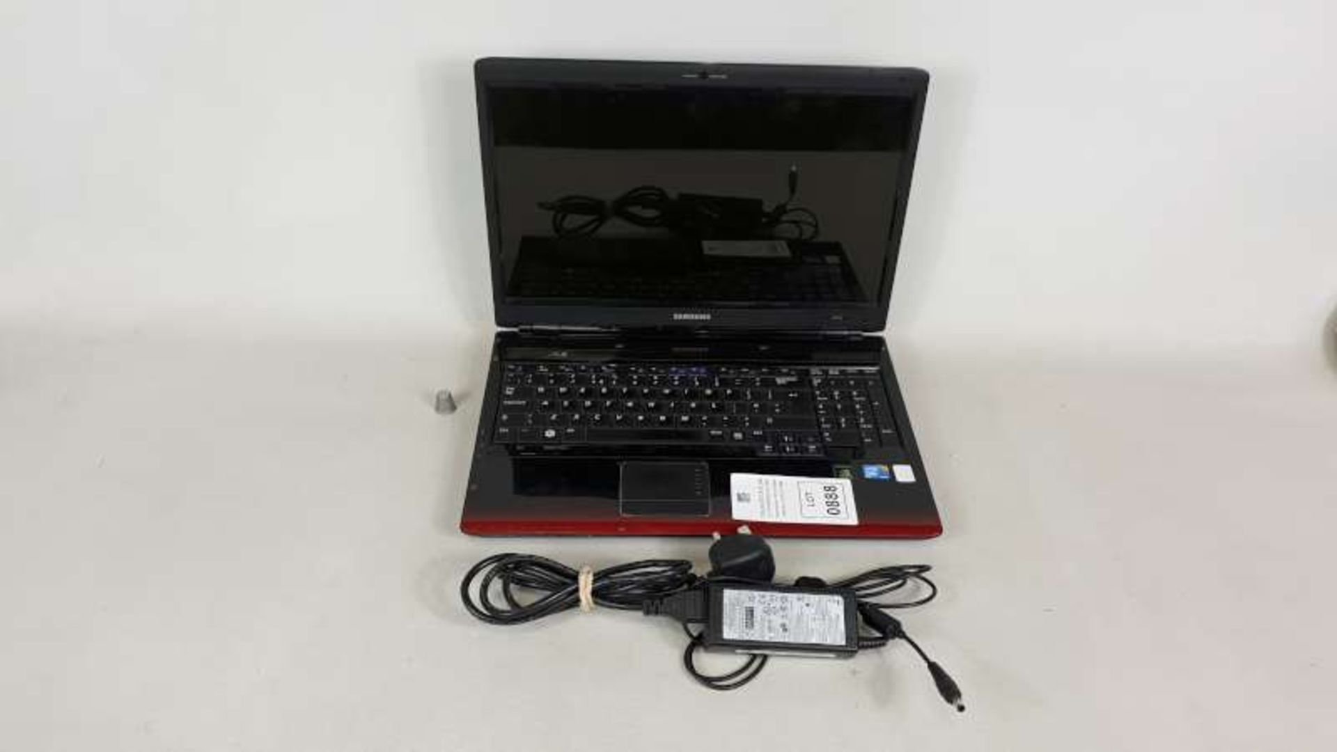 SAMSUNG LAPTOP WITH CHARGER