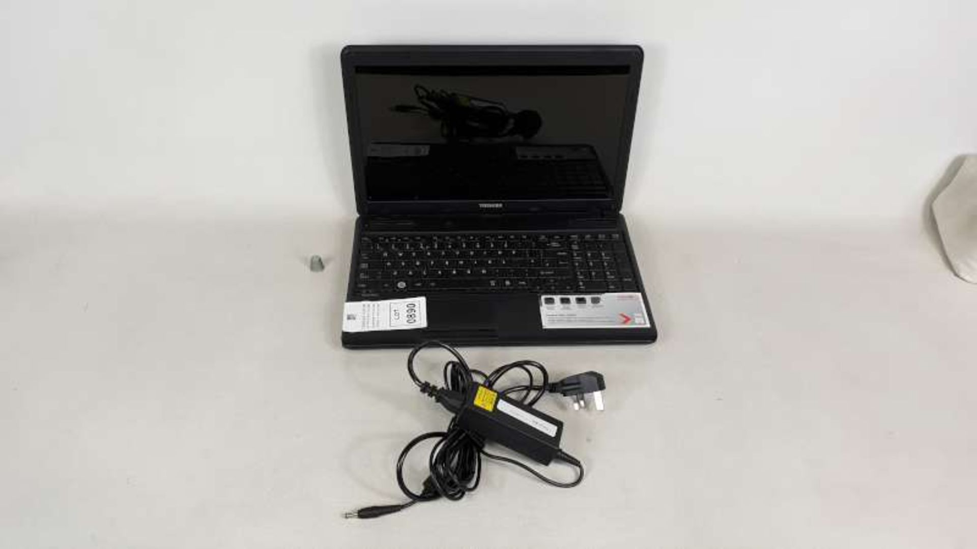 TOSHIBA SATELLITE LAPTOP WITH CHARGER