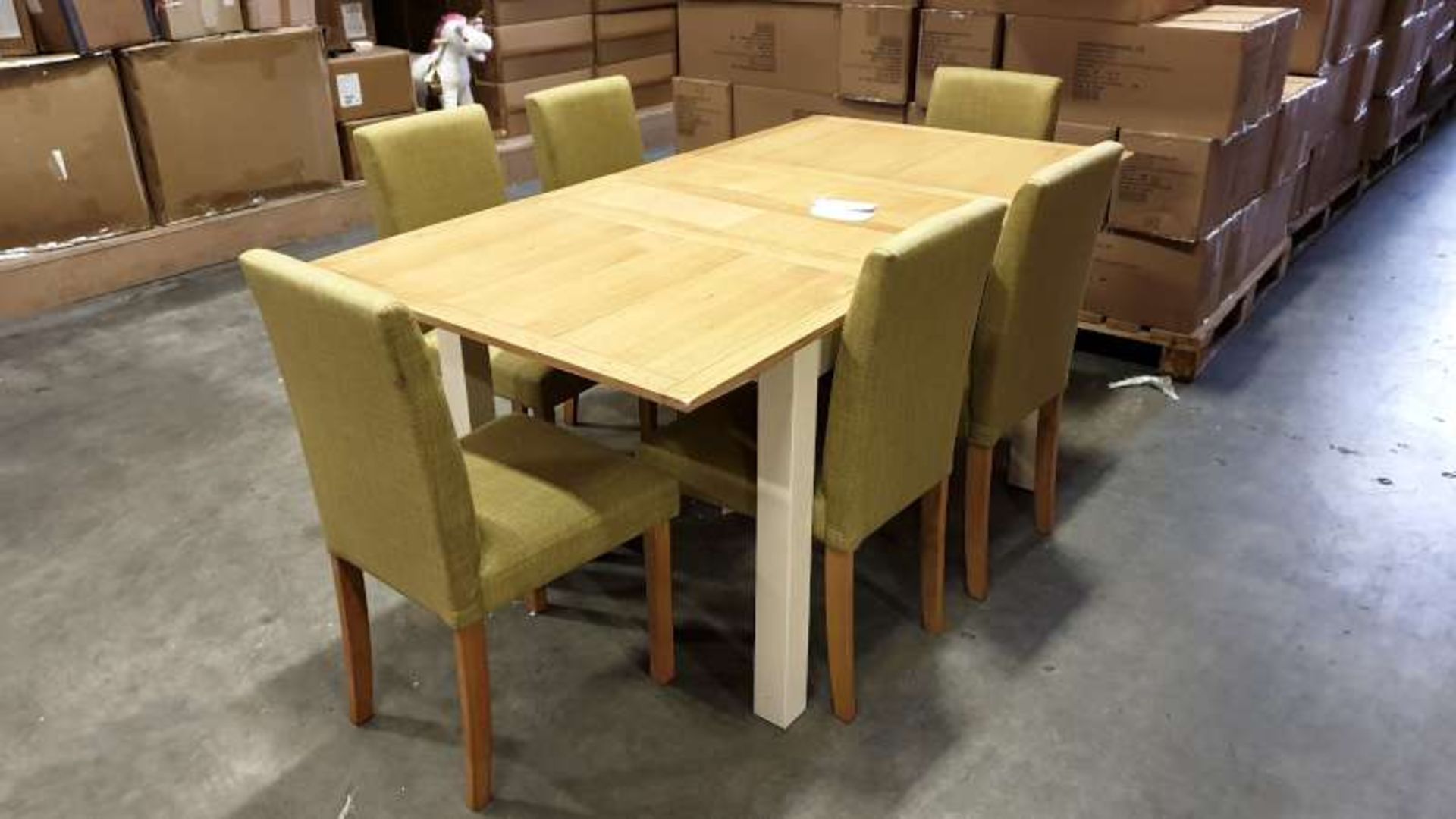 BRAND NEW BOXED HARROGATE TWO TONE EXTENDING TABLE WITH 6 X BRAND NEW MIA FABRIC DINING CHAIRS,