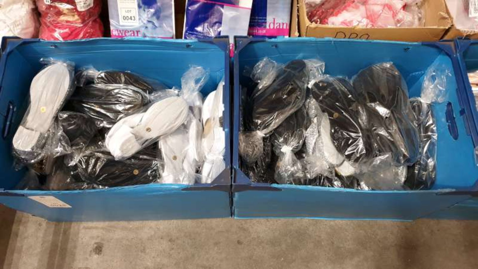 50 X BRAND NEW DANCE SHOES/PUMPS IN VARIOUS STYLES AND SIZES IN 2 BOXES