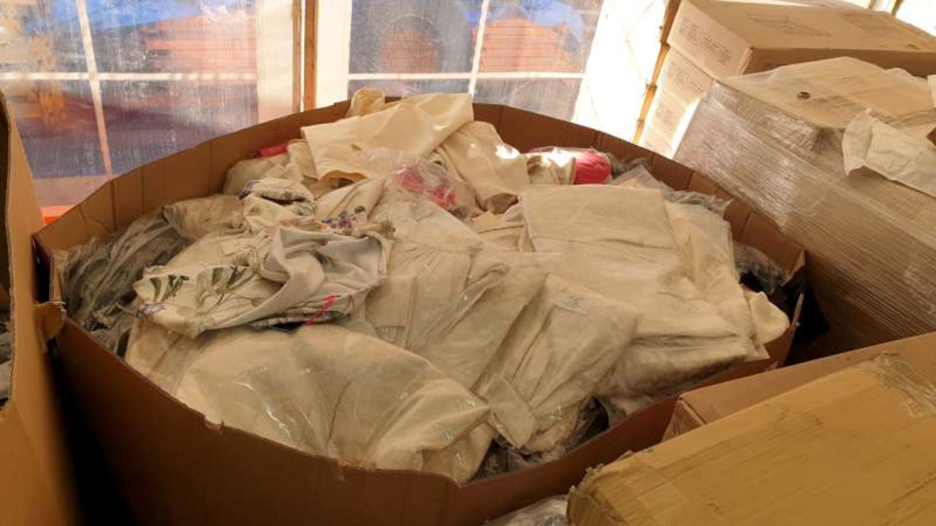 BOX PALLET CONTAINING A LARGE QTY OF CLOTHING IN VARIOUS COLURS / STYLES / SIZES