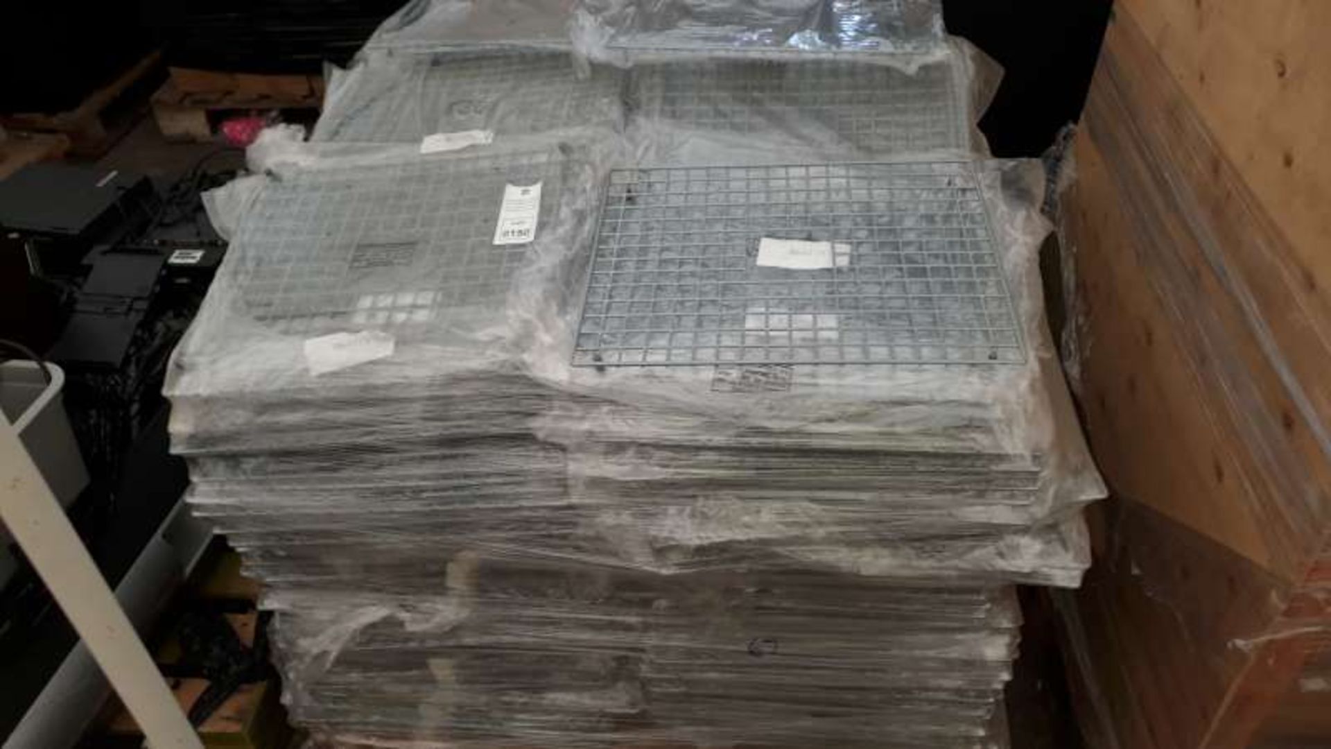 LARGE QTY OF SINK DRAINERS ON A PALLET (APPROX 300) - BK0713