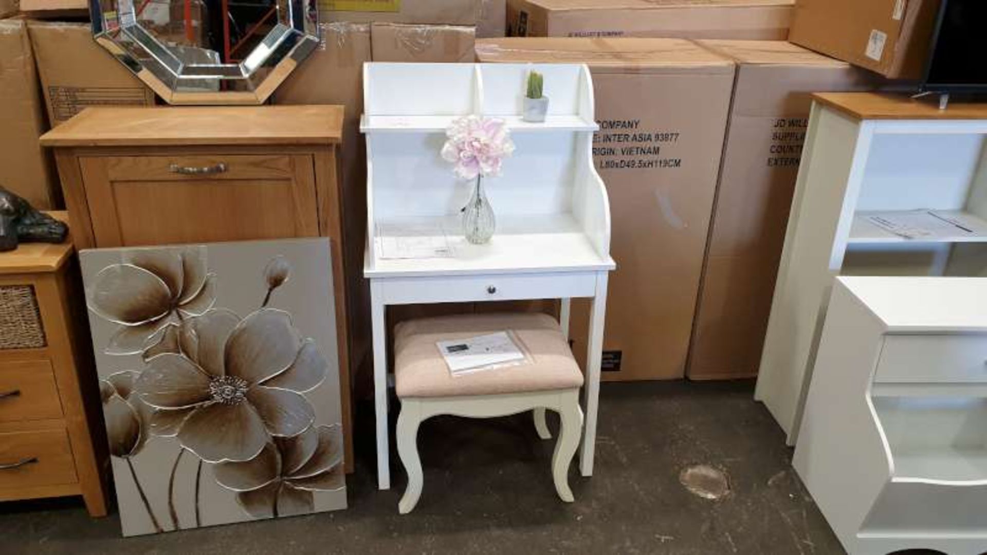 1 X LADIES CONSOLE DESK WITH 3 STOOLS 2 BOXED