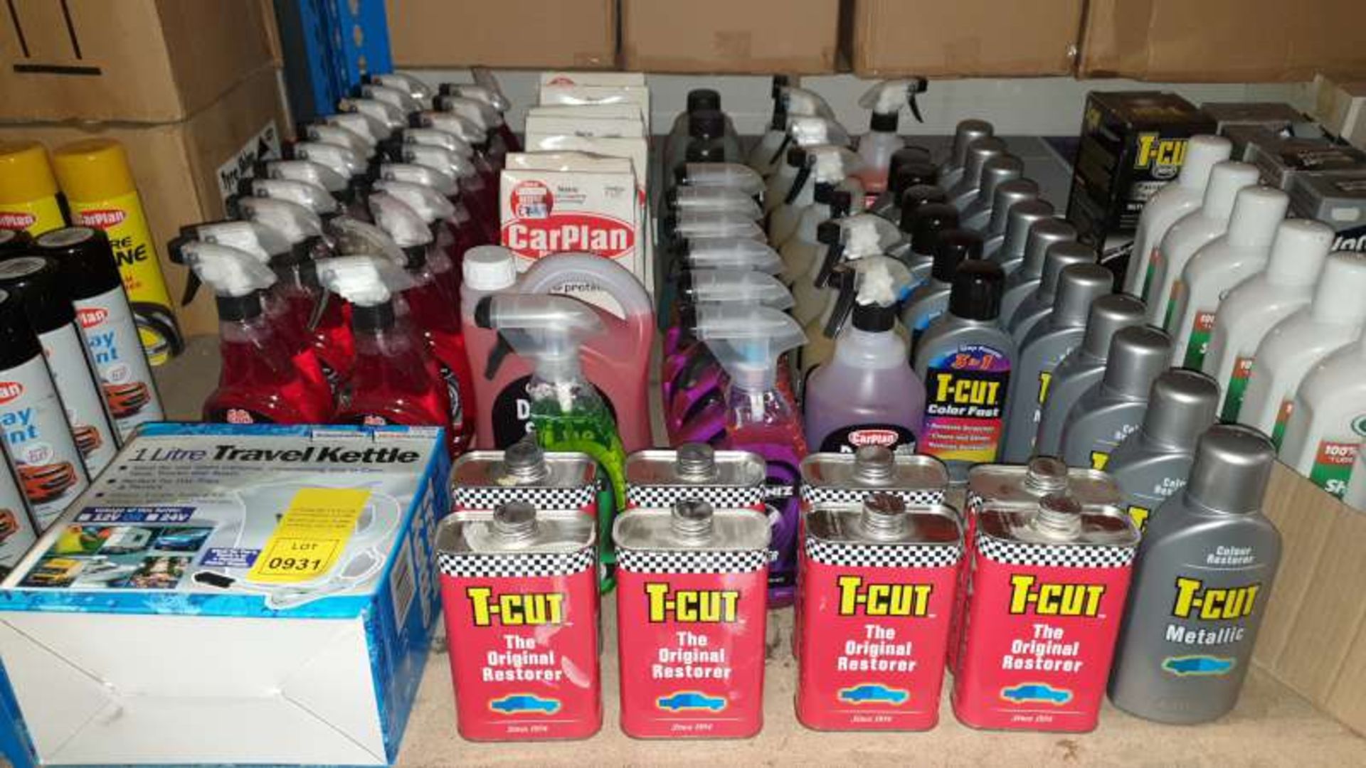 LOT CONTAINING TRAVEL KETTLE, T-CUT RESTORER, CARPLAN DEMON SHINE, DEMON WHEELS, CARPLAN GLASS