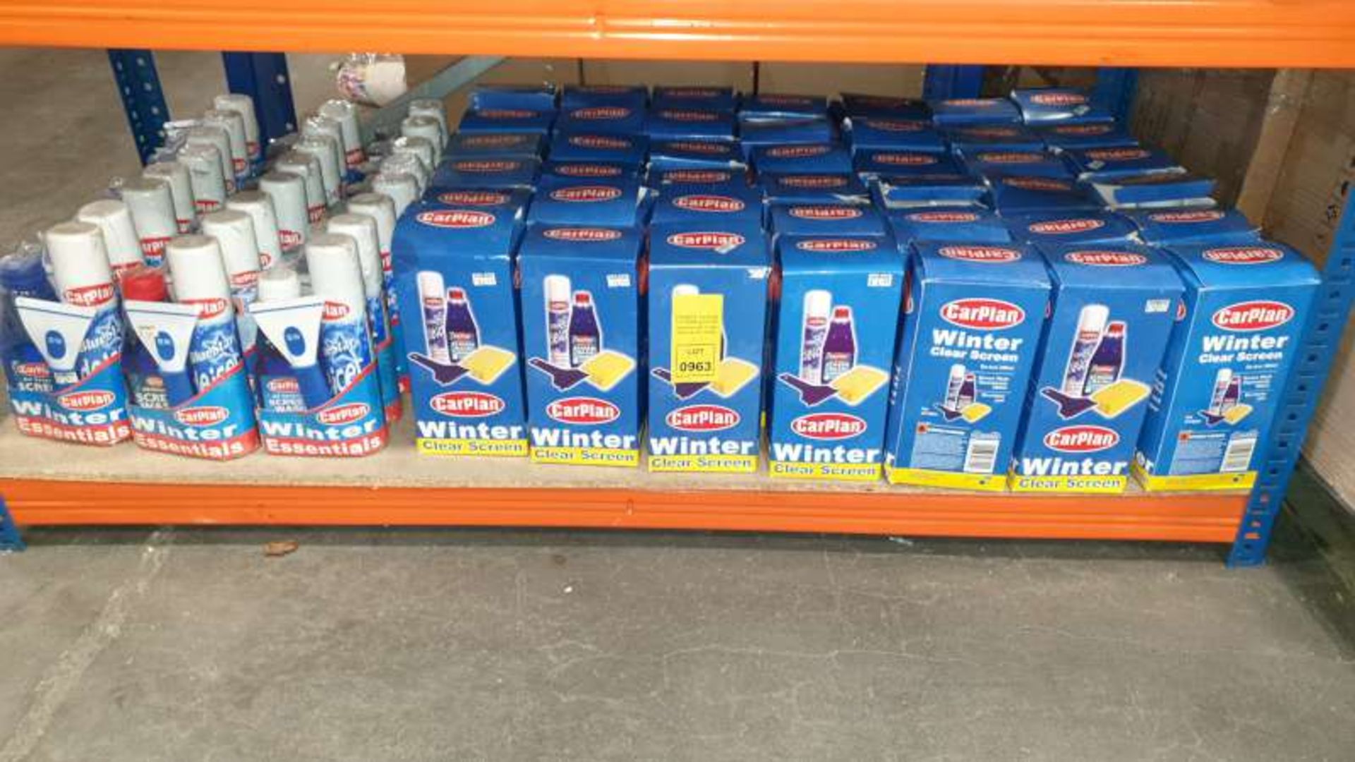 42 X CARPLAN WINTER CLEAR SCREEN KITS AND 24 X CARPLAN WINTER ESSENTIAL KITS ON 1 SHELF