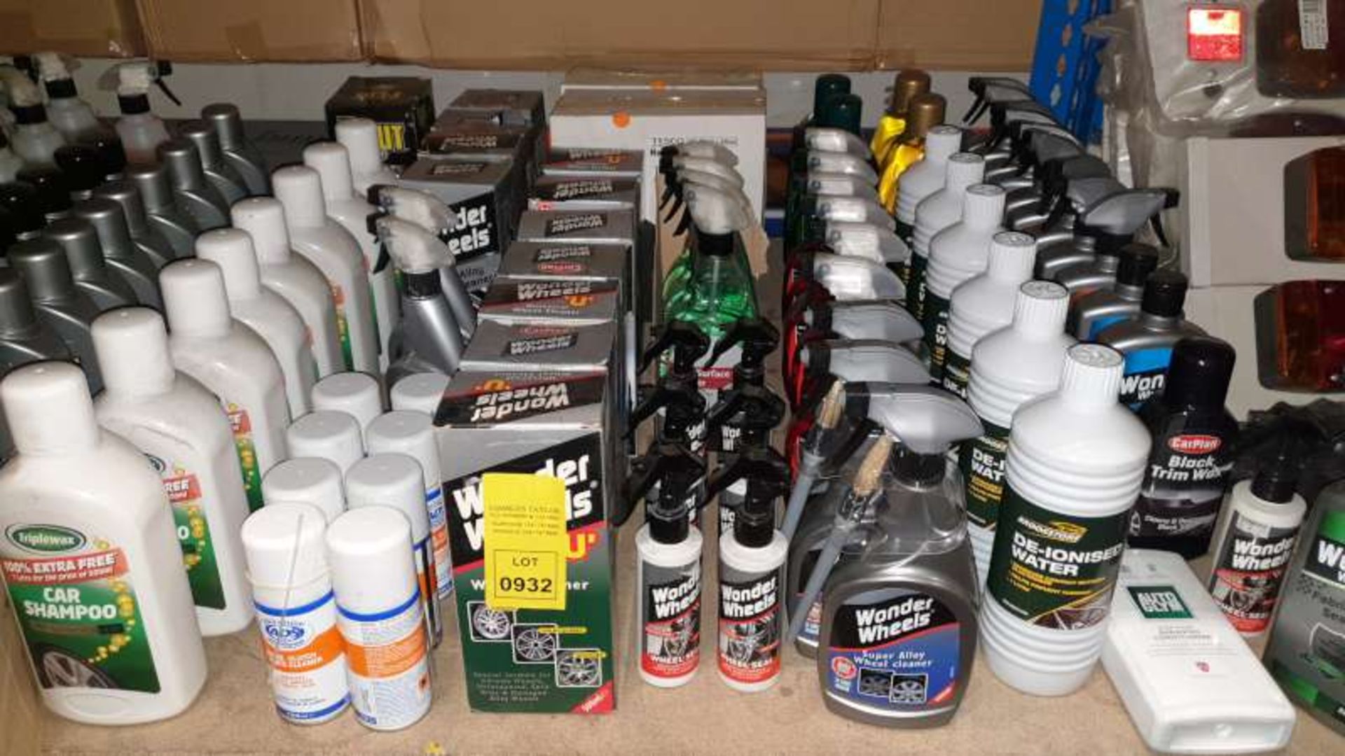 LOT CONTAINING CAR SHAMPOO, WONDER WHEELS CLEANER, DE-IONISED WATER, FAST WAX, ETC