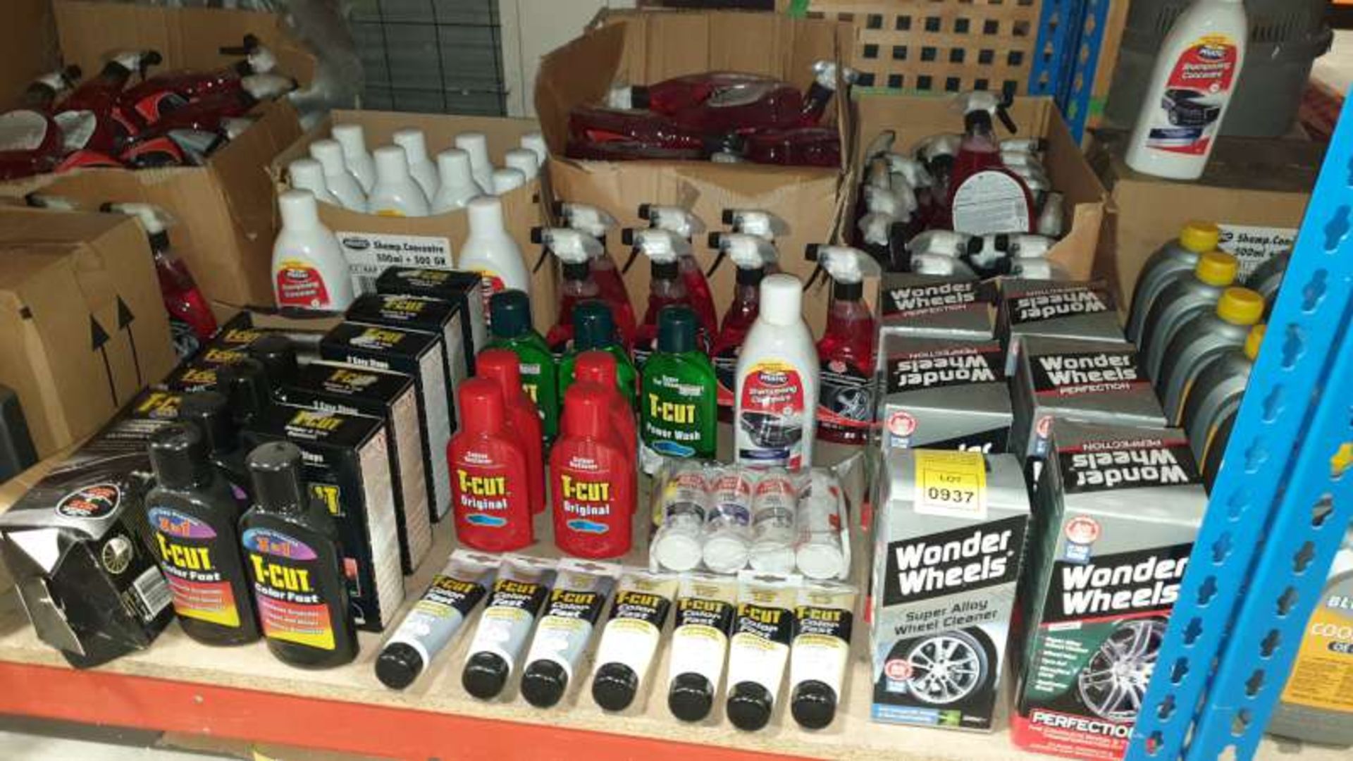 LOT CONTAINING T-CUT COLOUR FAST, SCRATCH REMOVERS, SUPER ALLOY WHEEL CLEANERS, ADVANCED WASH AND