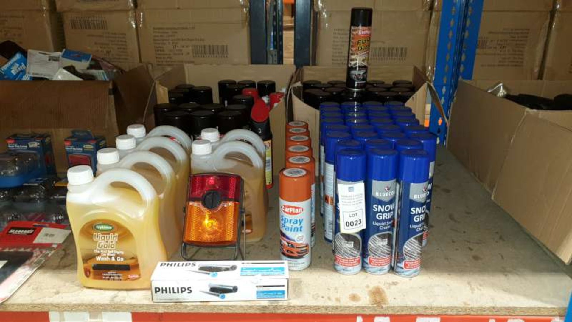 MIXED CAR LOT CONTAINING TRIPLEWAX WASH AND GO, CAR PLAN SPRAY PAINT, SNOW GRIP, LEATHER VALLET,