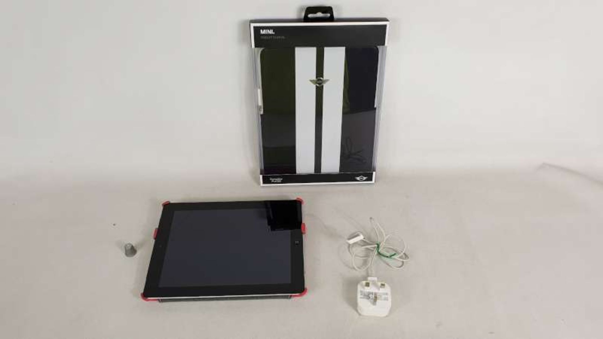 16GB IPAD WITH CASE AND CHARGER