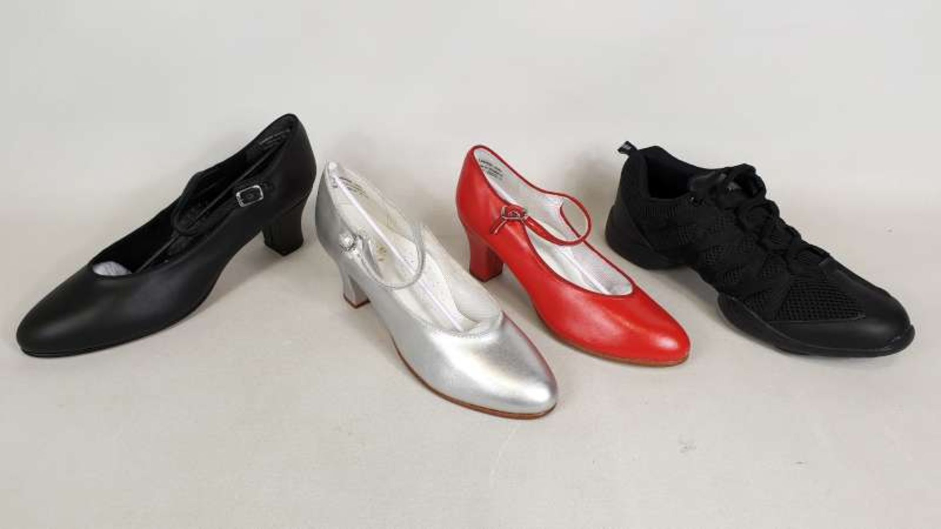 25 X BRAND NEW DANCE SHOES IN VARIOUS STYLES AND SIZES