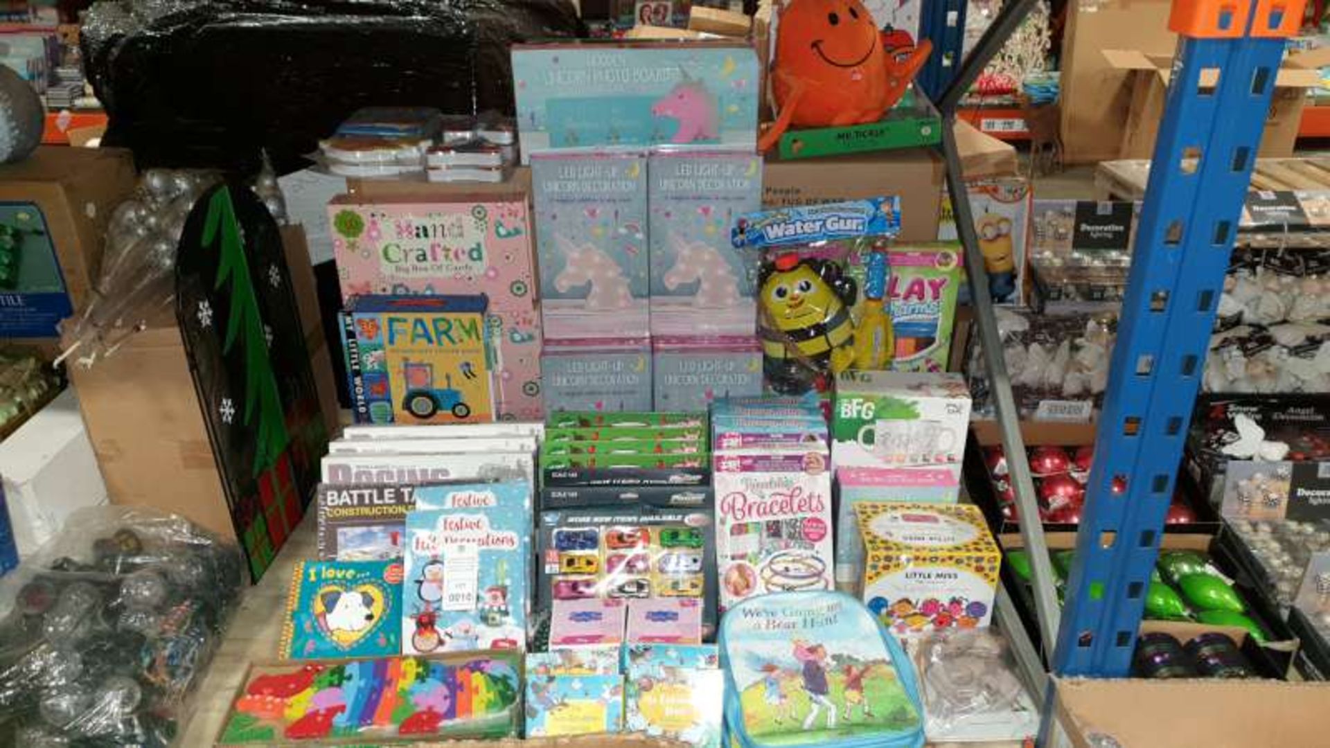 MIXED LOT CONTAINING FARM JUGSAW AND STICKER BOOK, LITTLE MISS COMPLETE COLLECTION, LIGHT UP LED