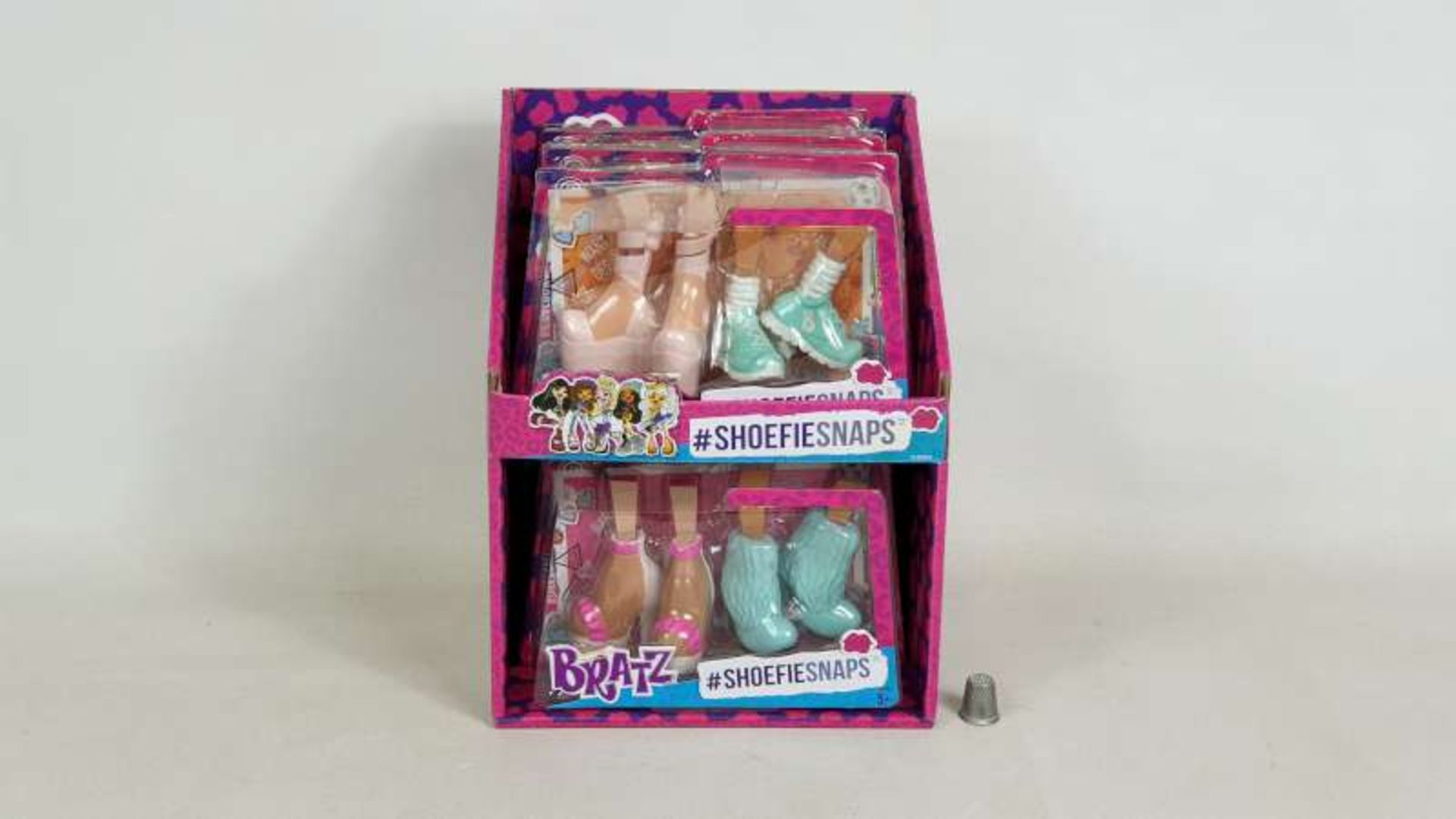 60 X BRAND NEW BOXED BRATZ SHOEFIES SNAPS PACKS IN DISPLAY CASES IN 10 BOXES