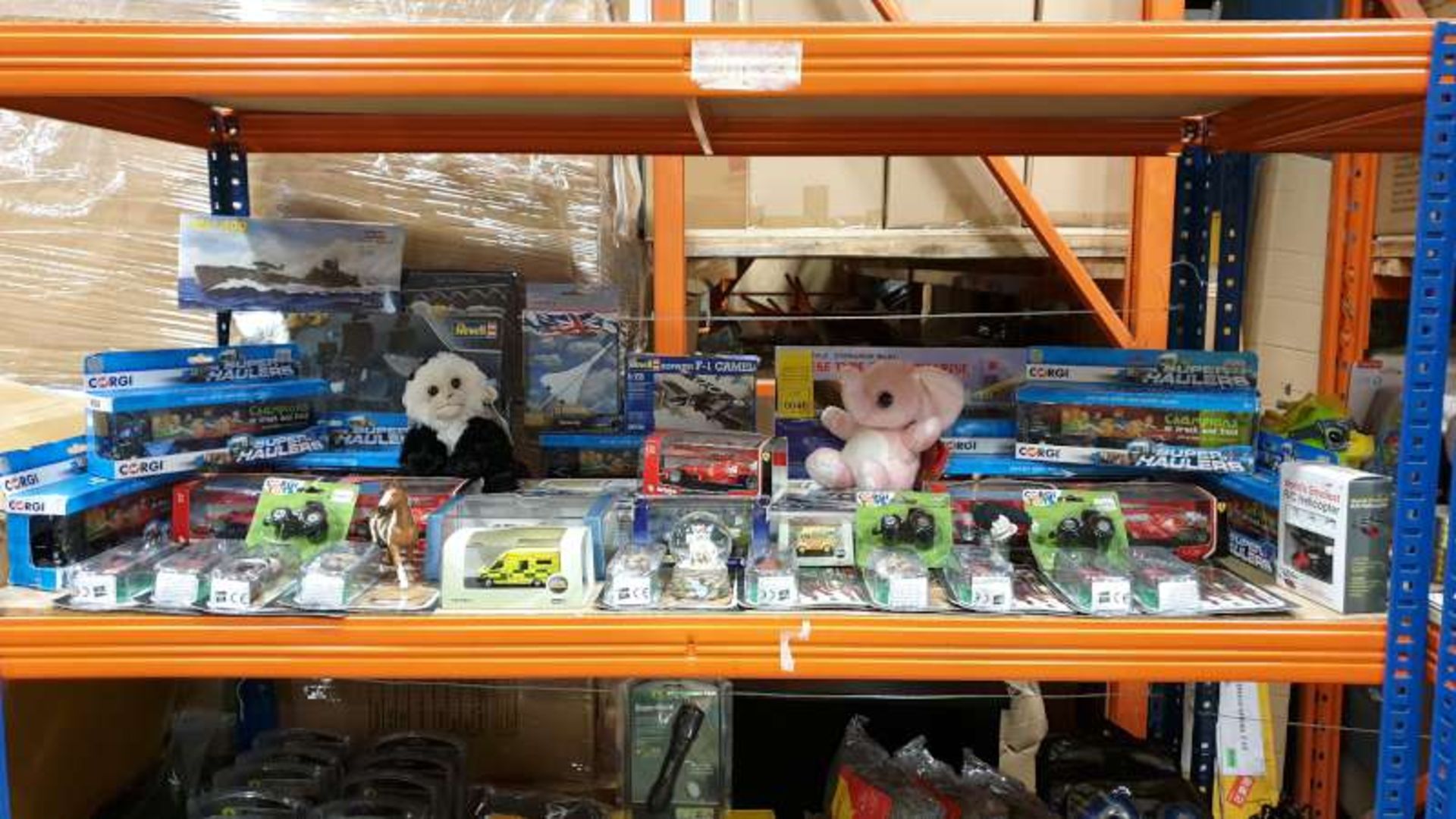 MIXED LOT CONTAINING CORGI SUPER HAULERS, RC HELICOPTERS, RC FERRARI, STAR WARS FIGURES, SLUBAN