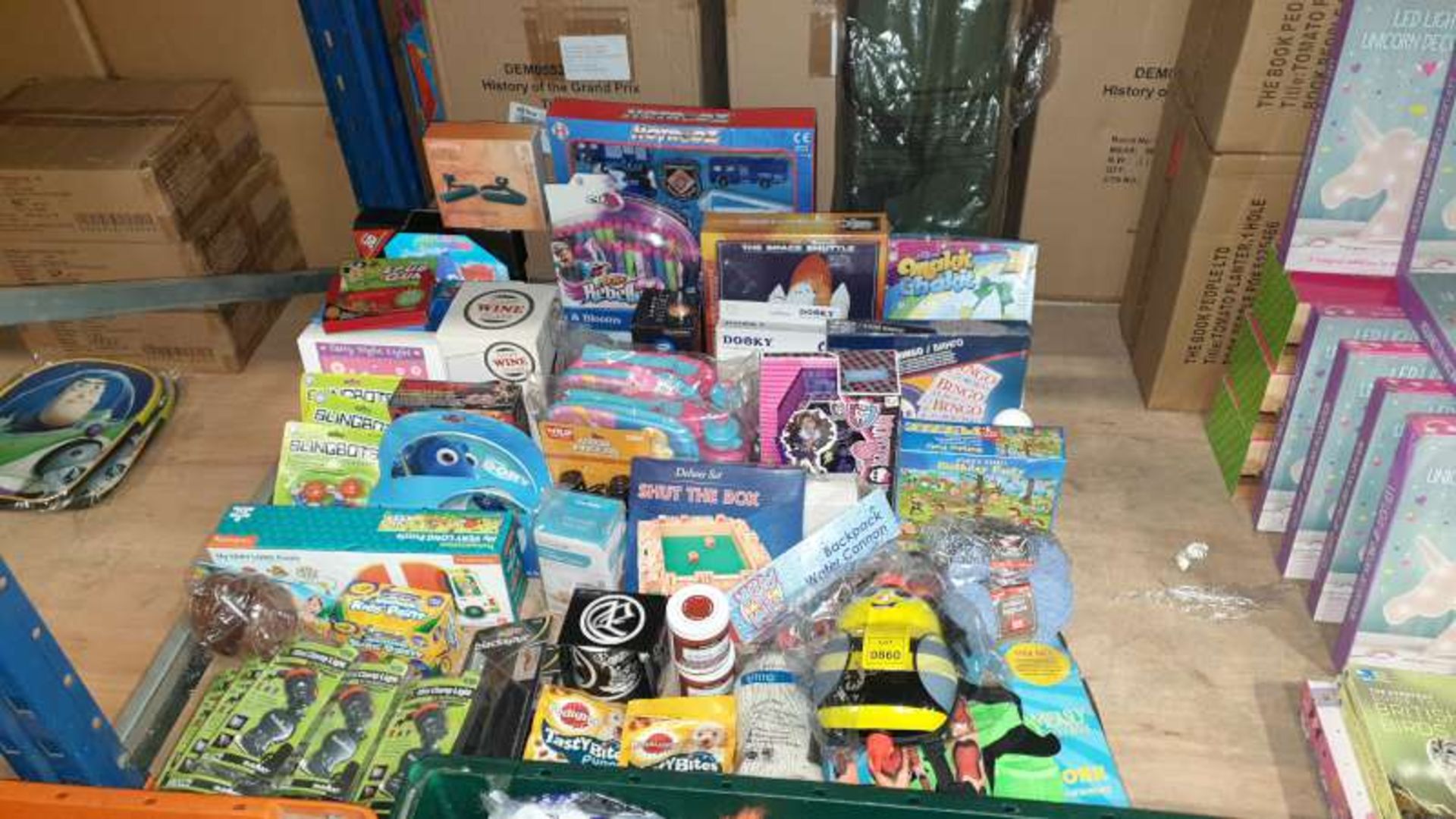 MIXED LOT CONTAINING FINDING DORY DINNER SETS, DELUXE SET SHUT THE BOX, HOTRODZ, SLINGBOTS, MINI