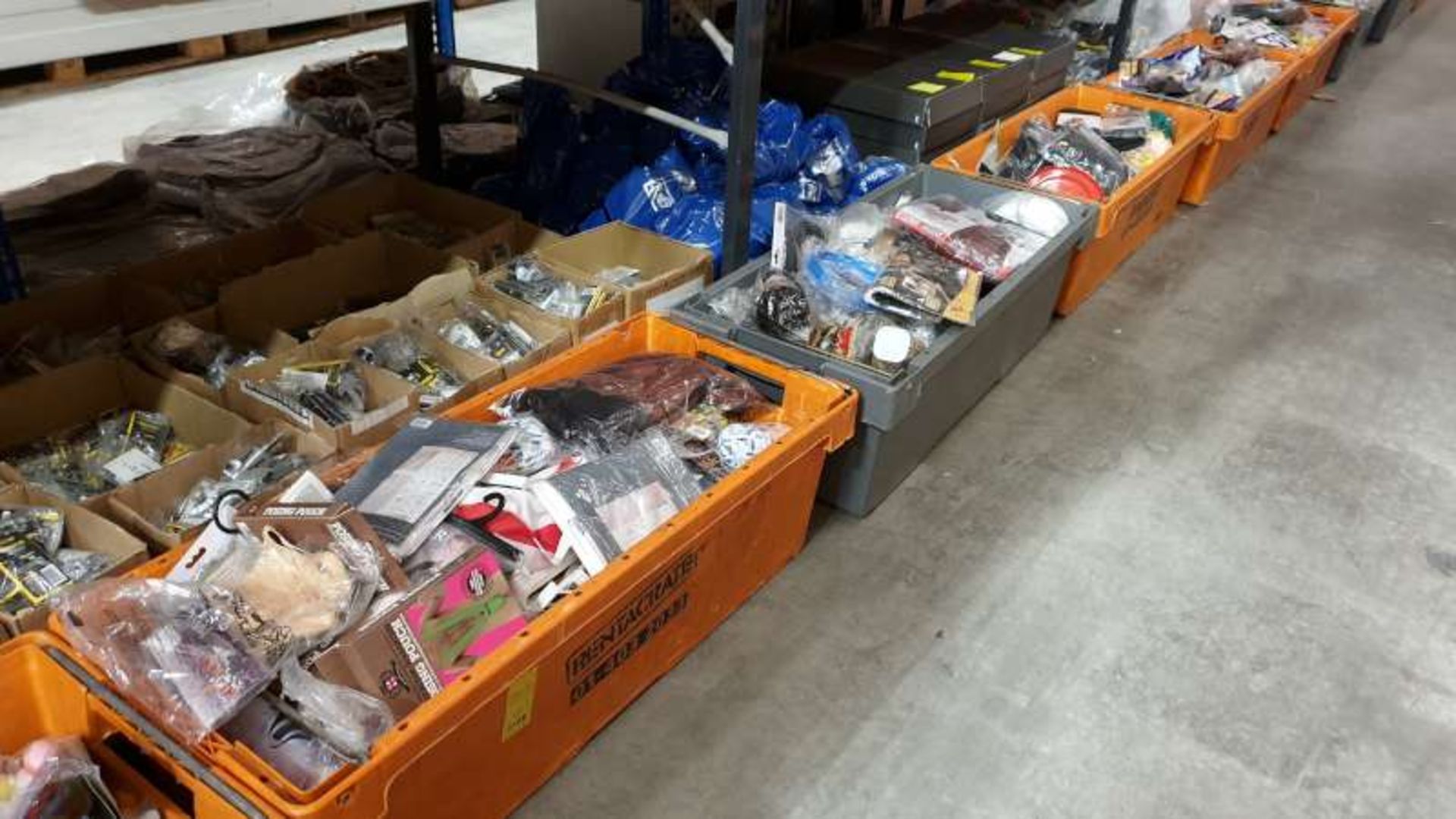 4 X LARGE TRAYS OF MIXED PRODUCT INCLUDING TOYS, PET ACCESSORIES AND TOYS, TOOLS, FANCY DRESS