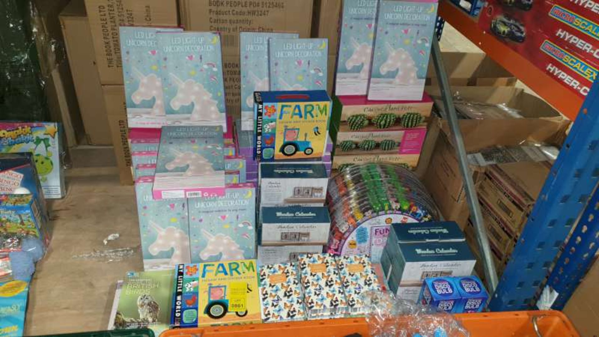 MIXED LOT CONTAINING FARM JIGSAWS, LED LIGHT UP UNICORN DECORATIONS, FUNKY THINGS TO DRAW SETS,