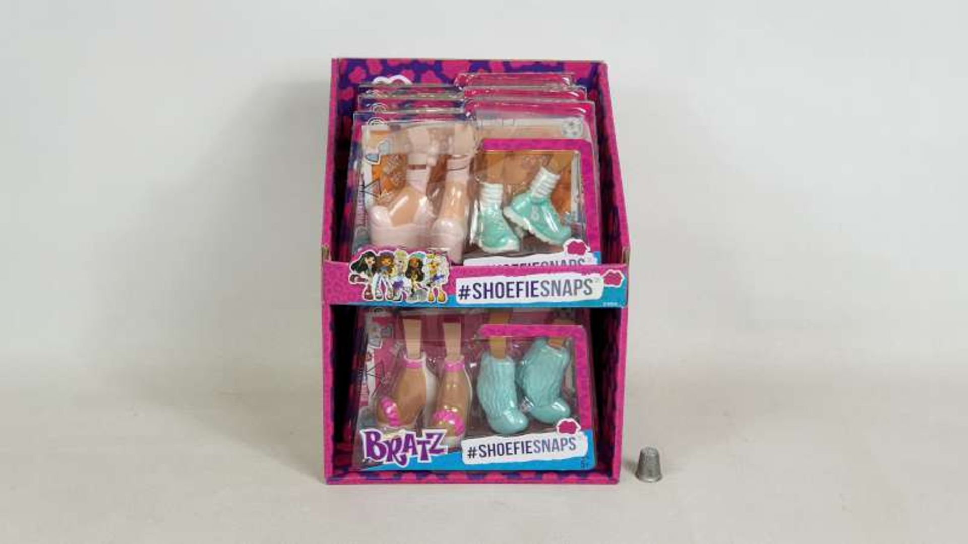 60 X BRAND NEW BOXED BRATZ SHOEFIES SNAPS PACKS IN DISPLAY CASES IN 10 BOXES