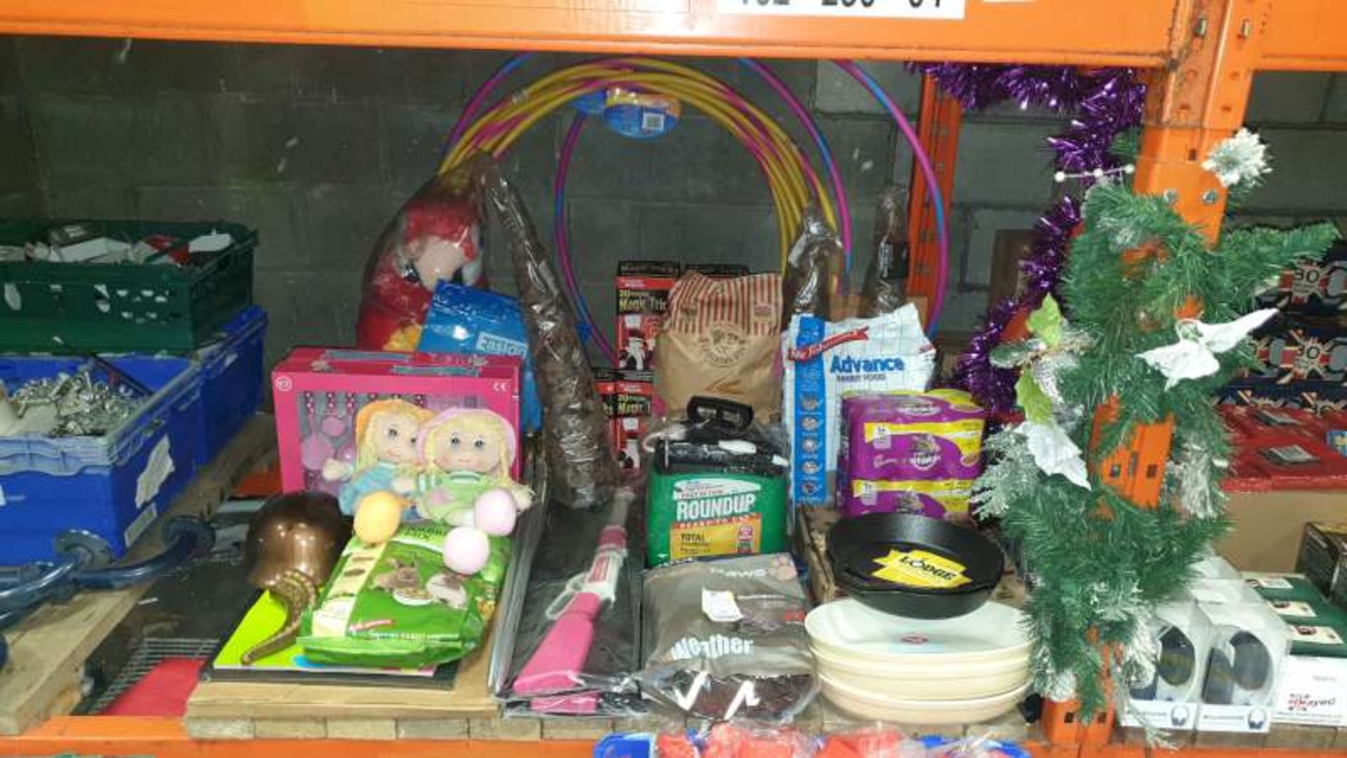 MIXED LOT CONTAINING ANCOL DOG COATS, TOY GUNS, SOFT TOYS, RABBIT FOOD, MY 1ST KITGCHEN SETS, CAT