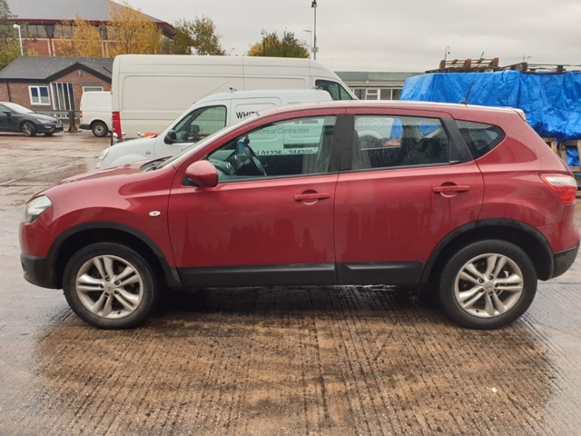 RED NISSAN QASHQAI. ( DIESEL ) Reg : PY60 CFL, Mileage : 108,613 Details: KEYS X 2 WITH LOG BOOK MOT - Image 4 of 7