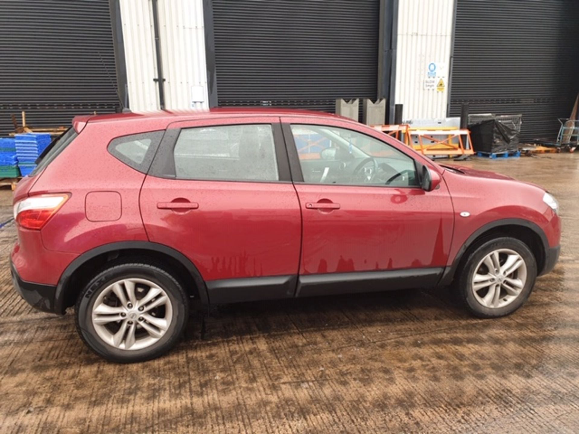 RED NISSAN QASHQAI. ( DIESEL ) Reg : PY60 CFL, Mileage : 108,613 Details: KEYS X 2 WITH LOG BOOK MOT - Image 3 of 7