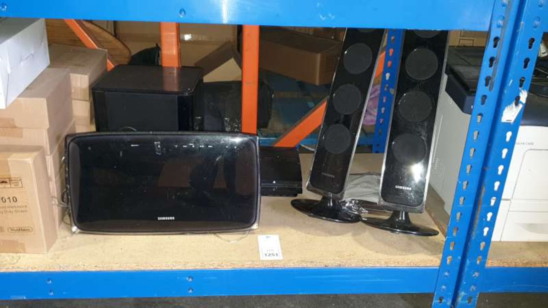 LOT CONTAINING SAMSUNG SURROUND SOUND SPEAKERS AND A PLAYSTATION 3