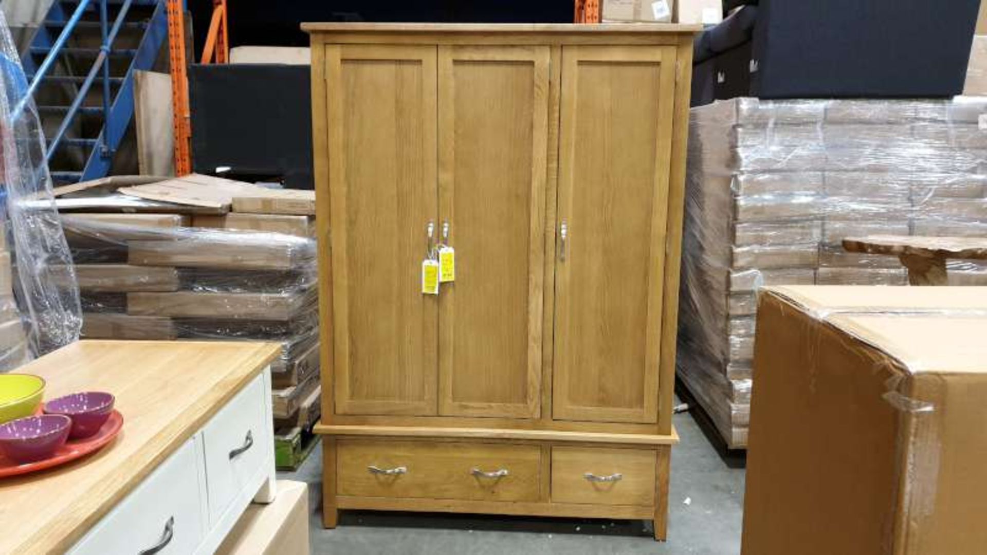 BRAND NEW BOXED HARROGATE OAK AND OAK VENEER 3 DOOR 2 DRAWER WARDROBE