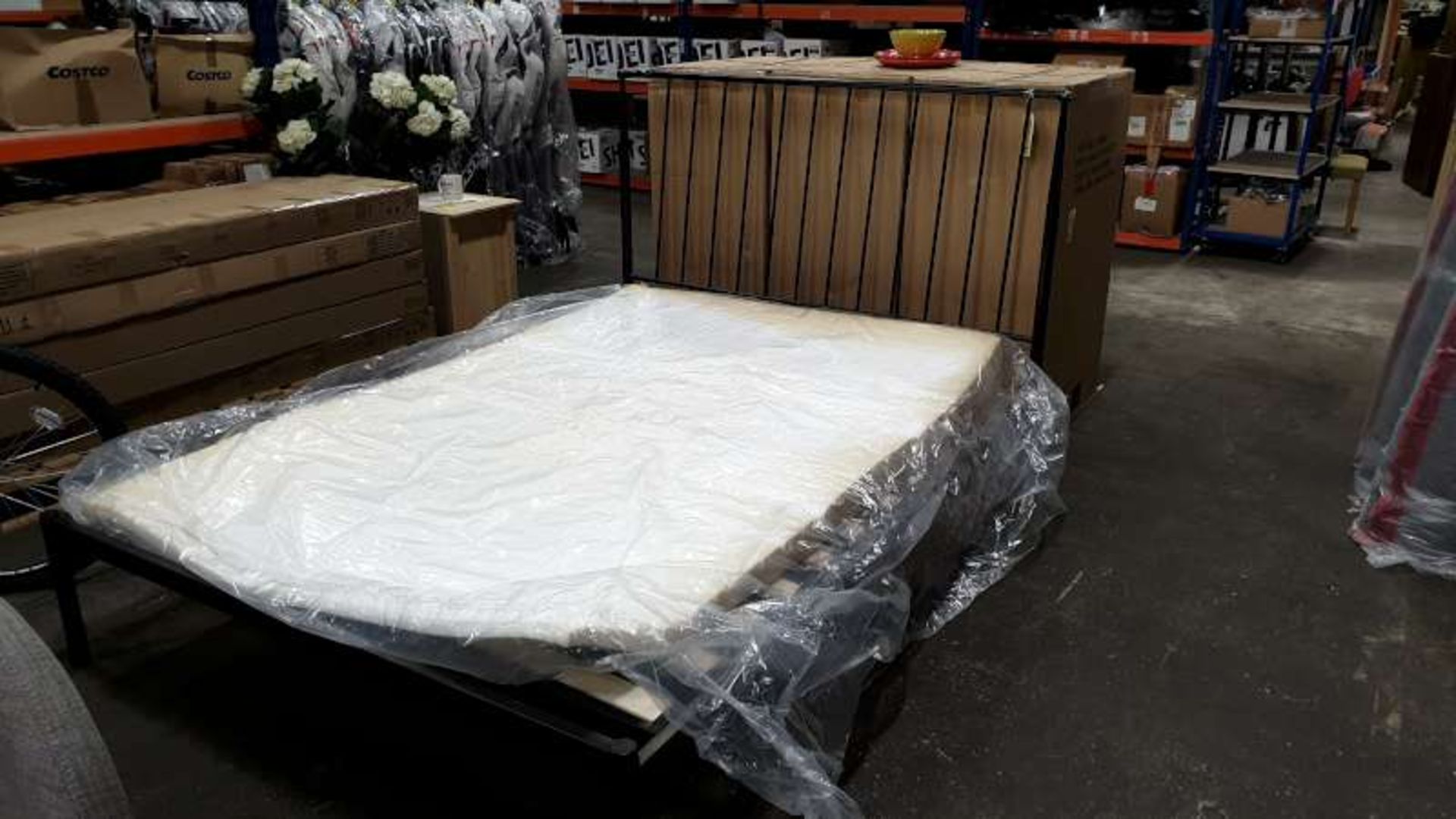 BRAND NEW BOXED KINGSIZE METAL FRAMED BED