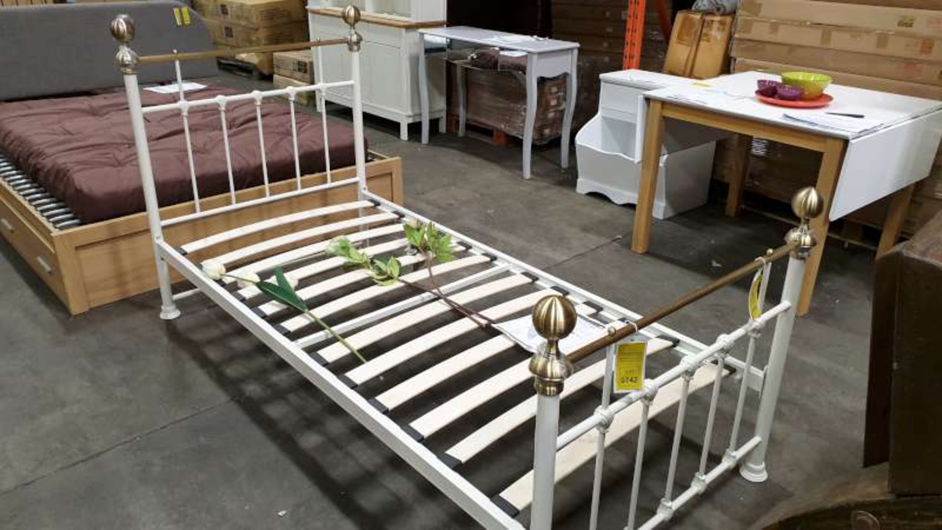 BRAND NEW BOXED AYLESBURY SINGLE METAL BED