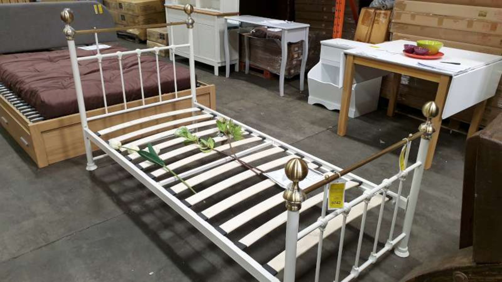 BRAND NEW BOXED AYLESBURY SINGLE METAL BED